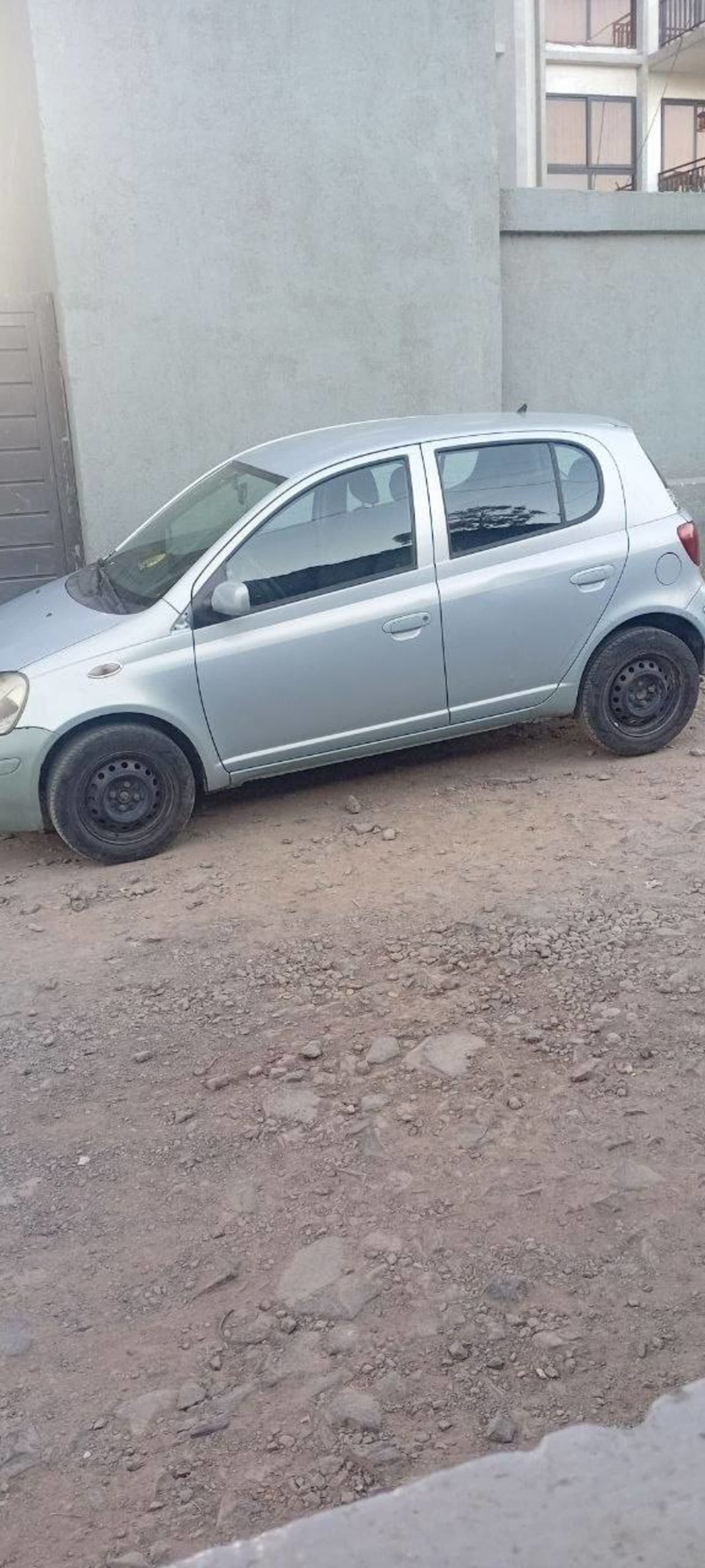 2004 Toyota Vitz
