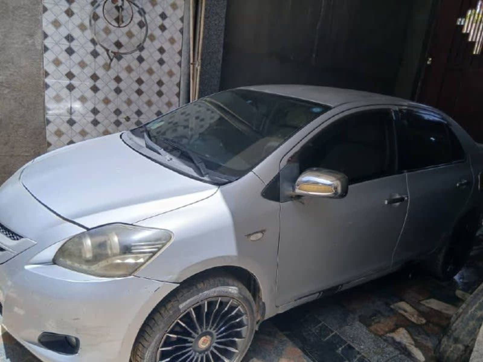 2008 Toyota Yaris Belta — photo 4