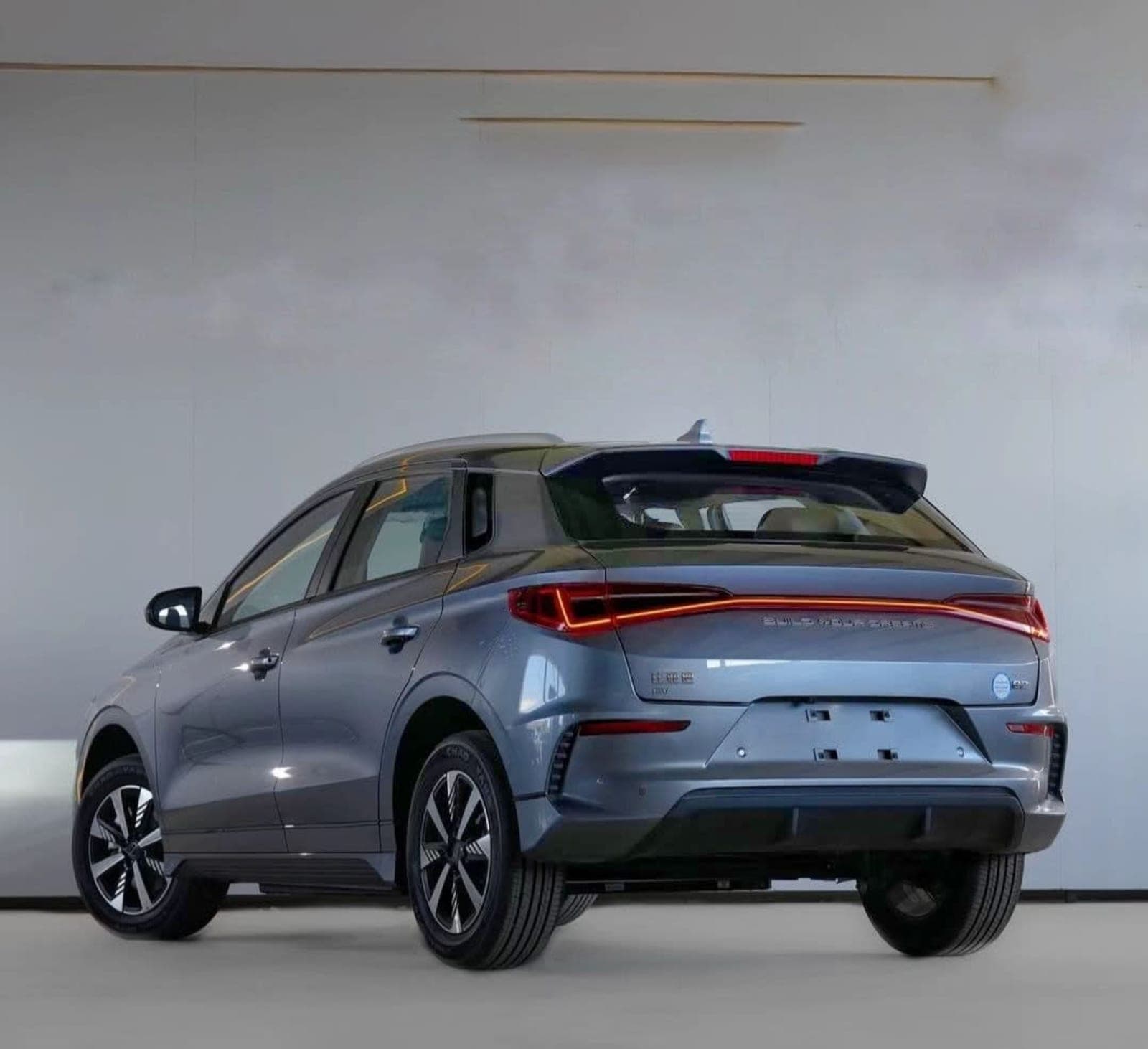 2025 BYD E2 — photo 2