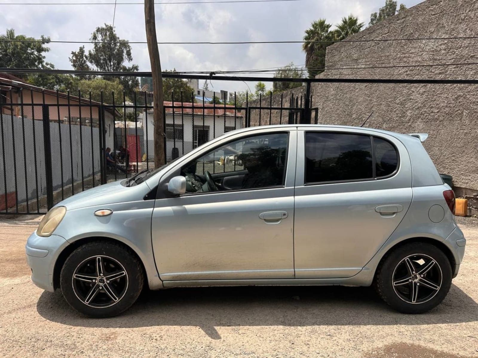 2004 Toyota Vitz