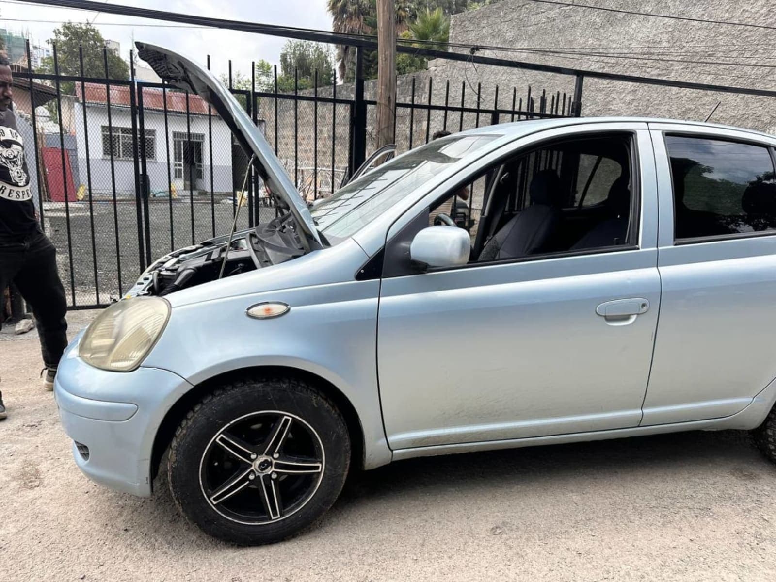 2004 Toyota Vitz — photo 4