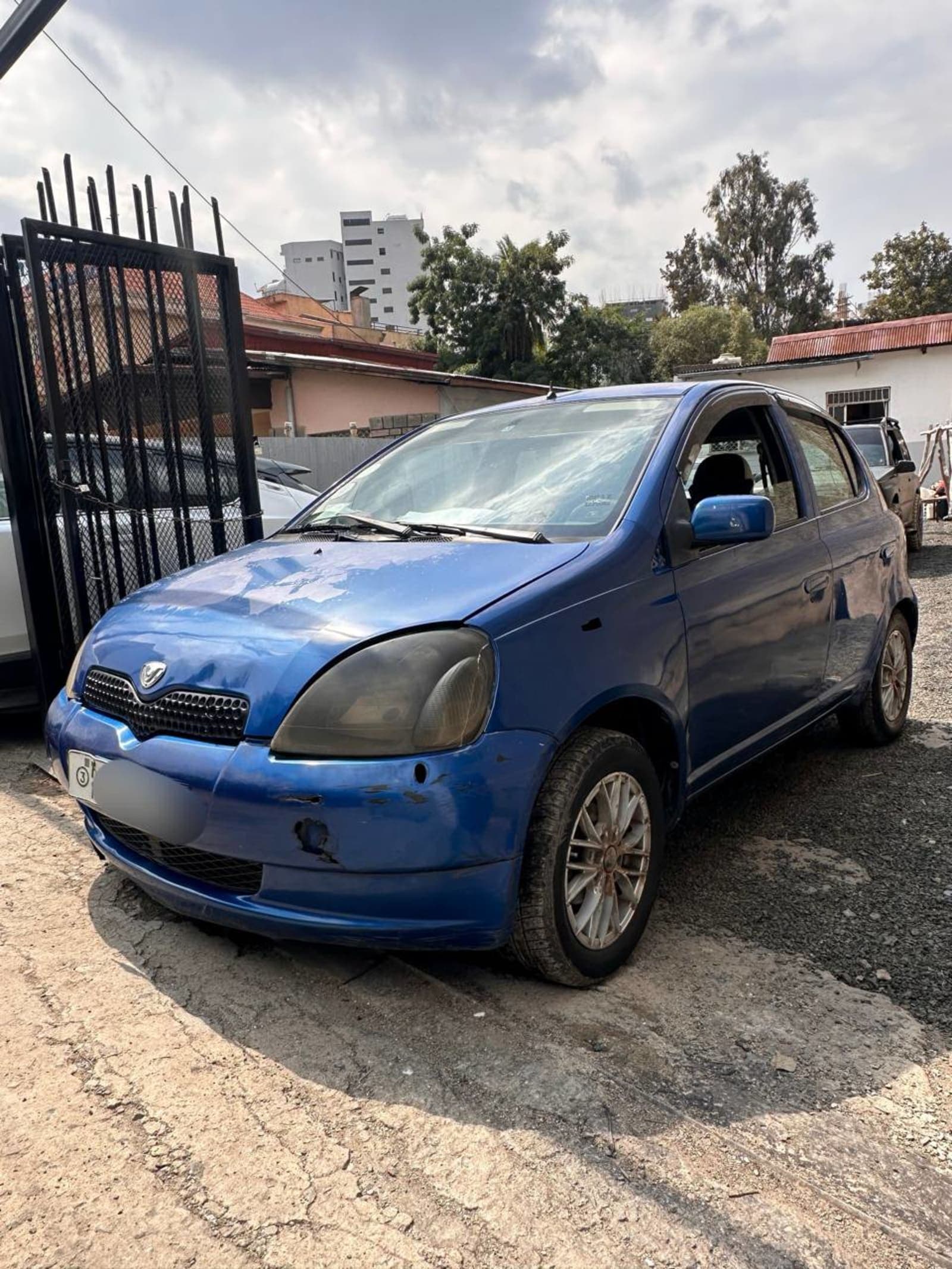 2001 Toyota Vitz — photo 5