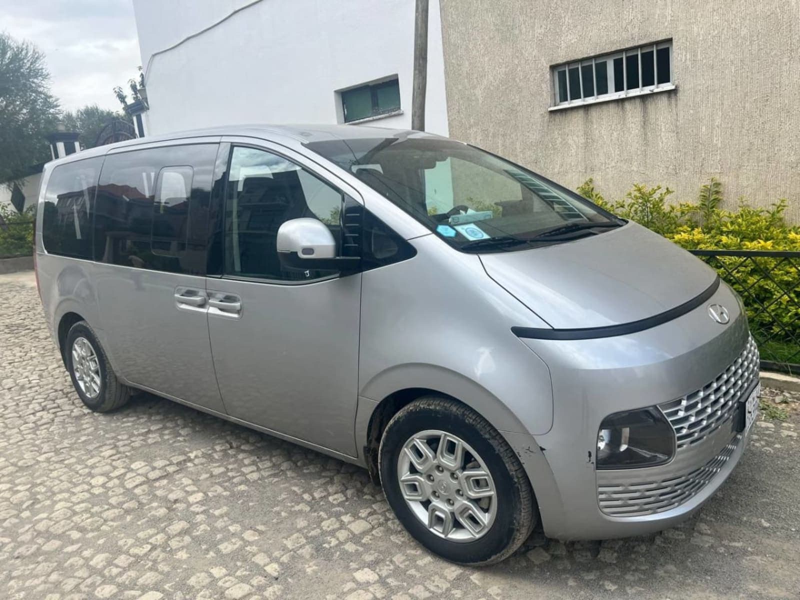 2023 Hyundai Staria — photo 3