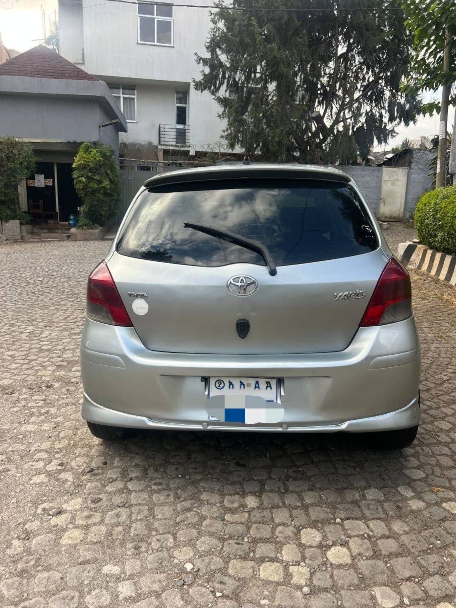 2010 Toyota Yaris Compact — photo 5