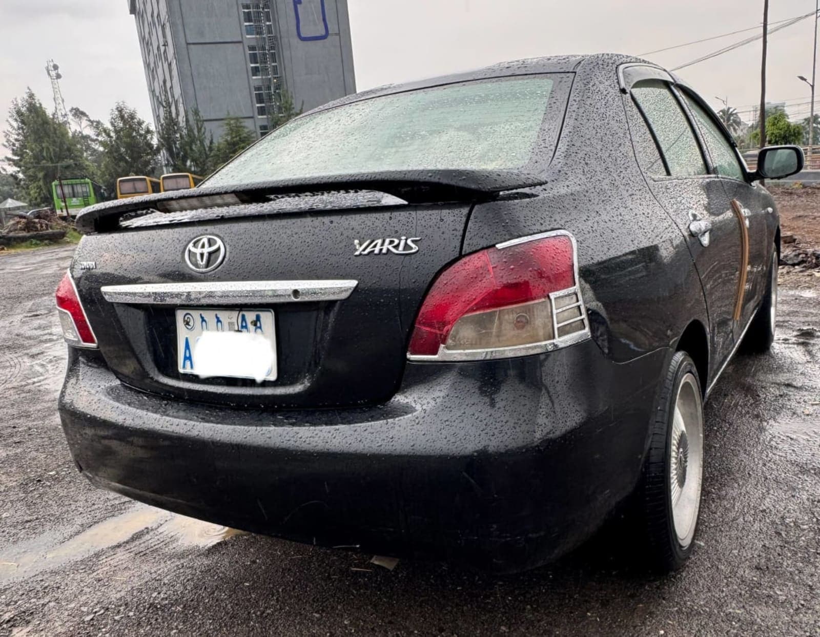 2008 Toyota Yaris sedan — photo 2