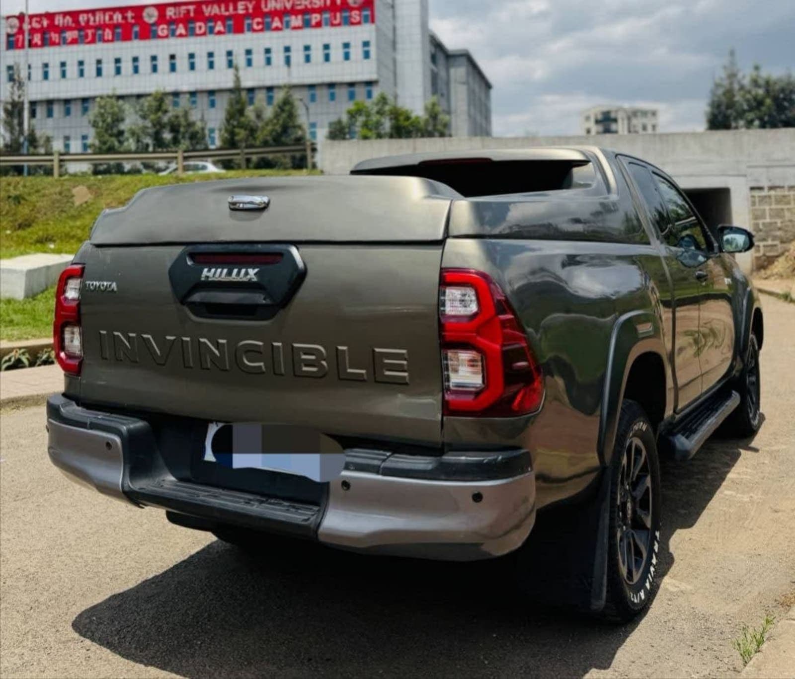 2021 Toyota Invincible King cab — photo 3