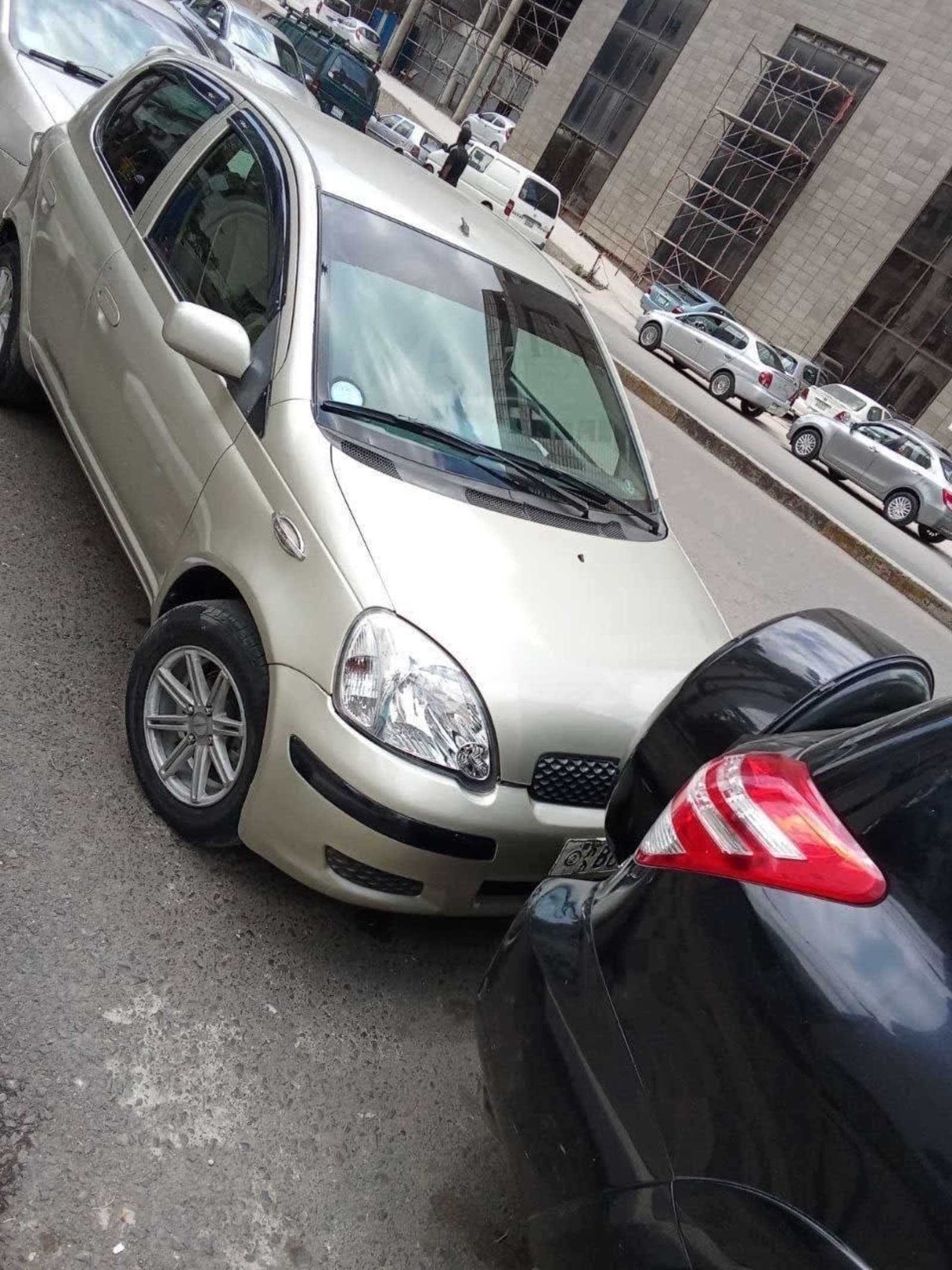 2002 Toyota Vitz — photo 3