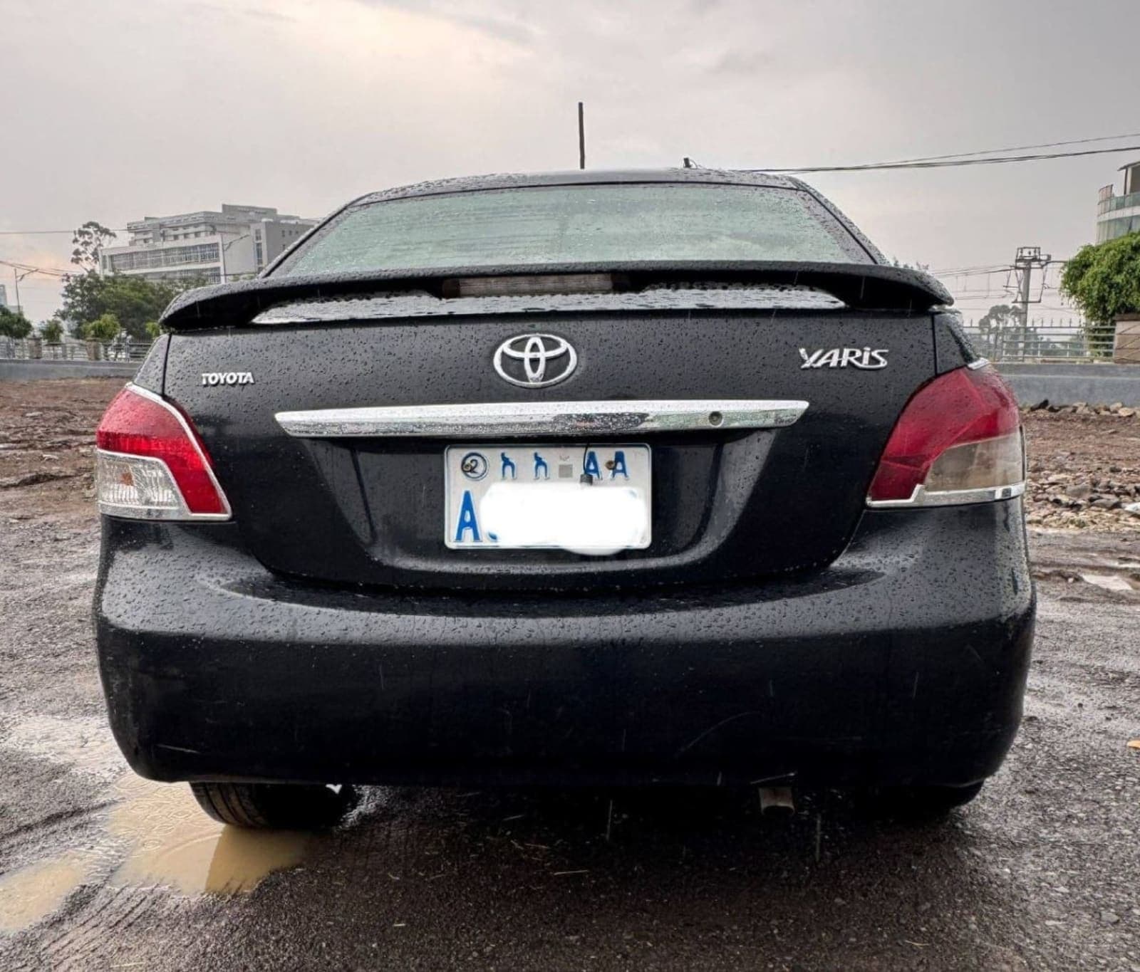 2008 Toyota Yaris sedan — photo 2