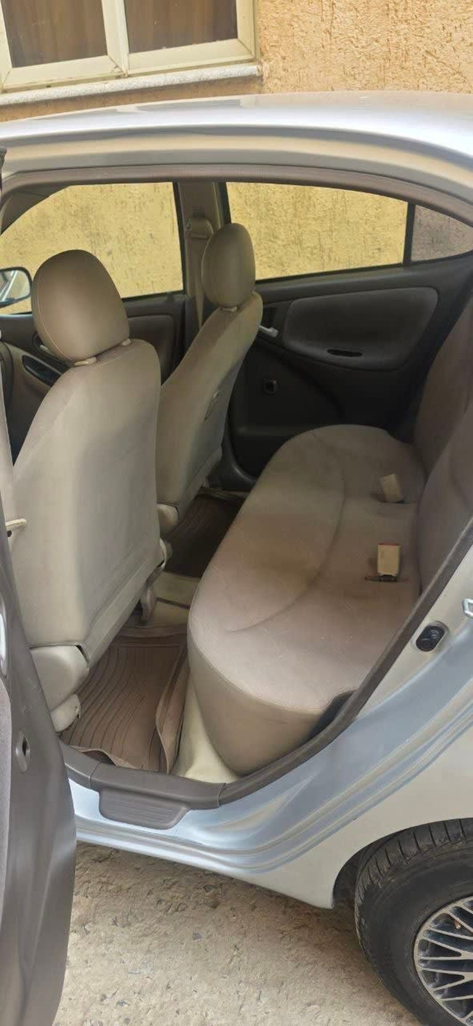 2005 Toyota Platz — photo 8