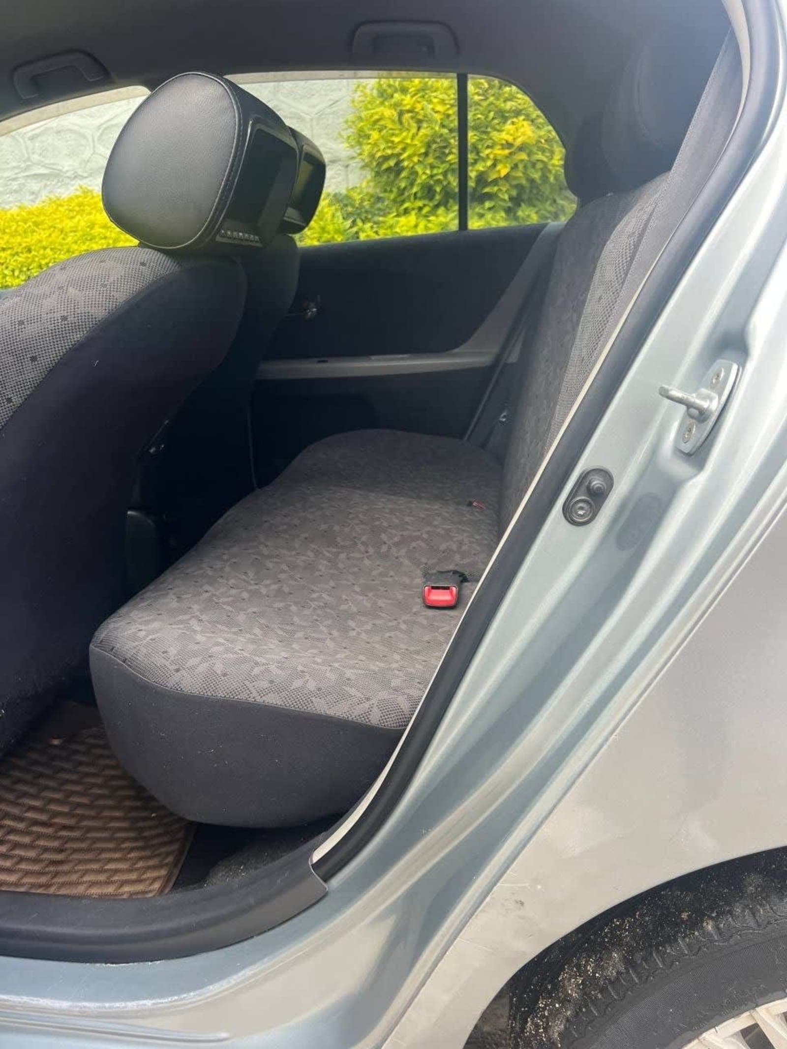 2010 Toyota Yaris Compact — photo 6