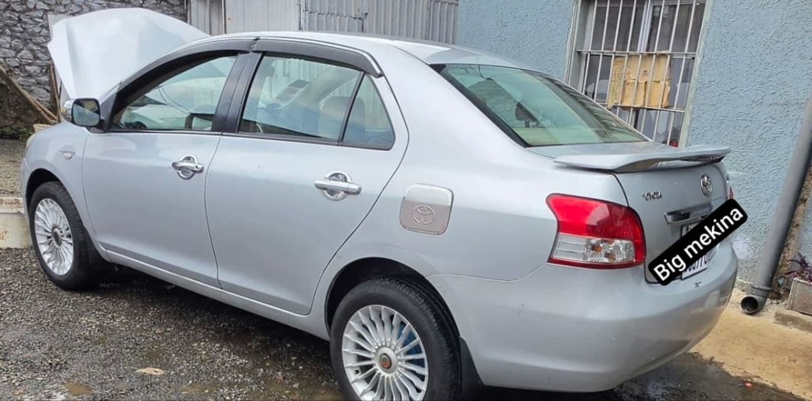 2010 Toyota Belta Yaris — photo 2