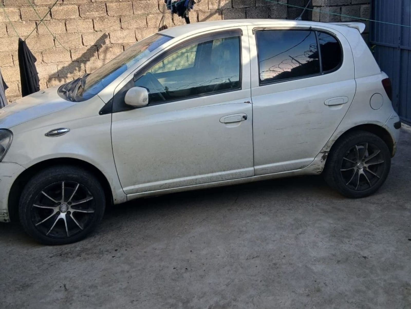 2004 Toyota Vitz — photo 4