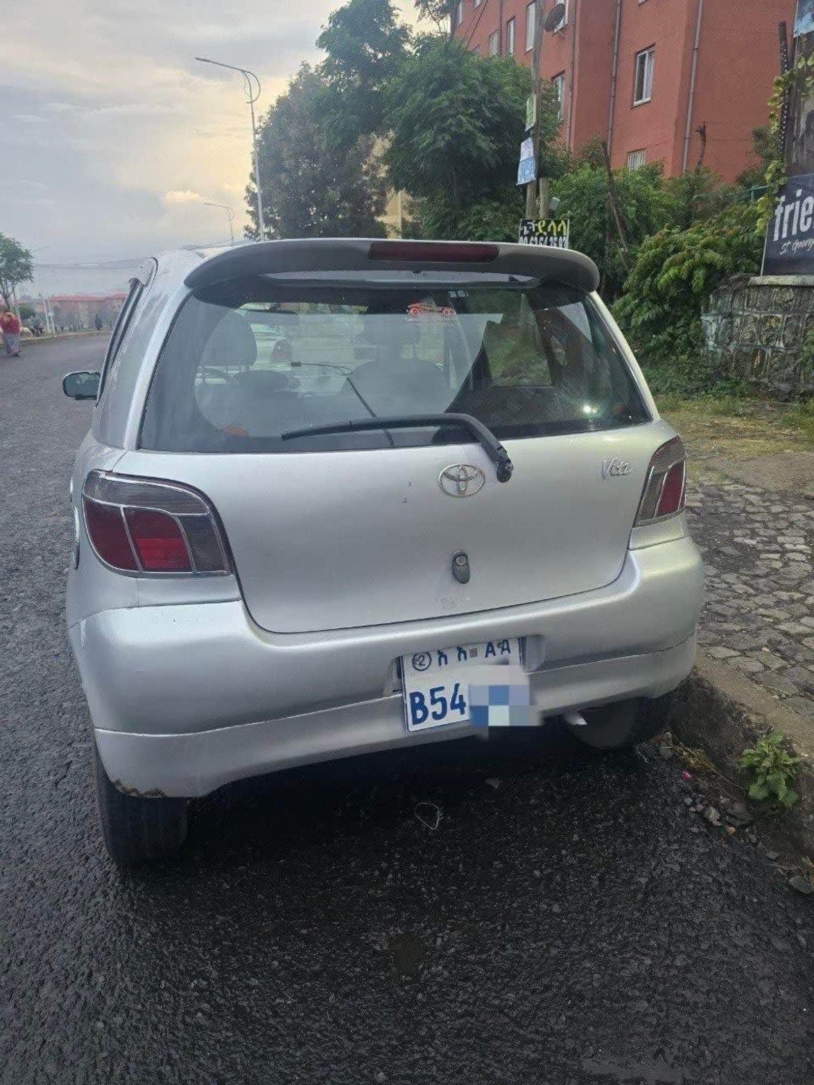 2001 Toyota Vitz — photo 2