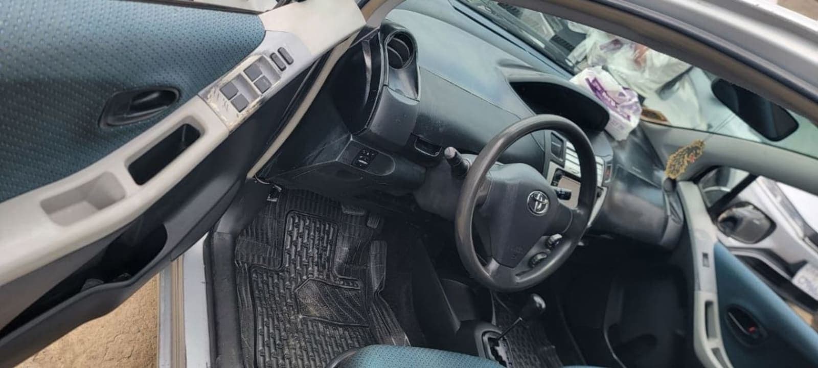 2005 Toyota Yaris — photo 2