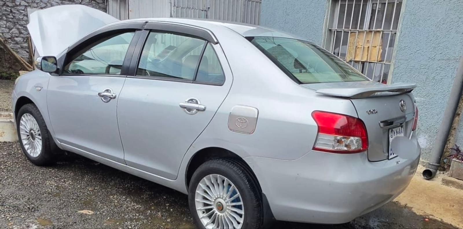 2010 Toyota Yaris Belta — photo 3