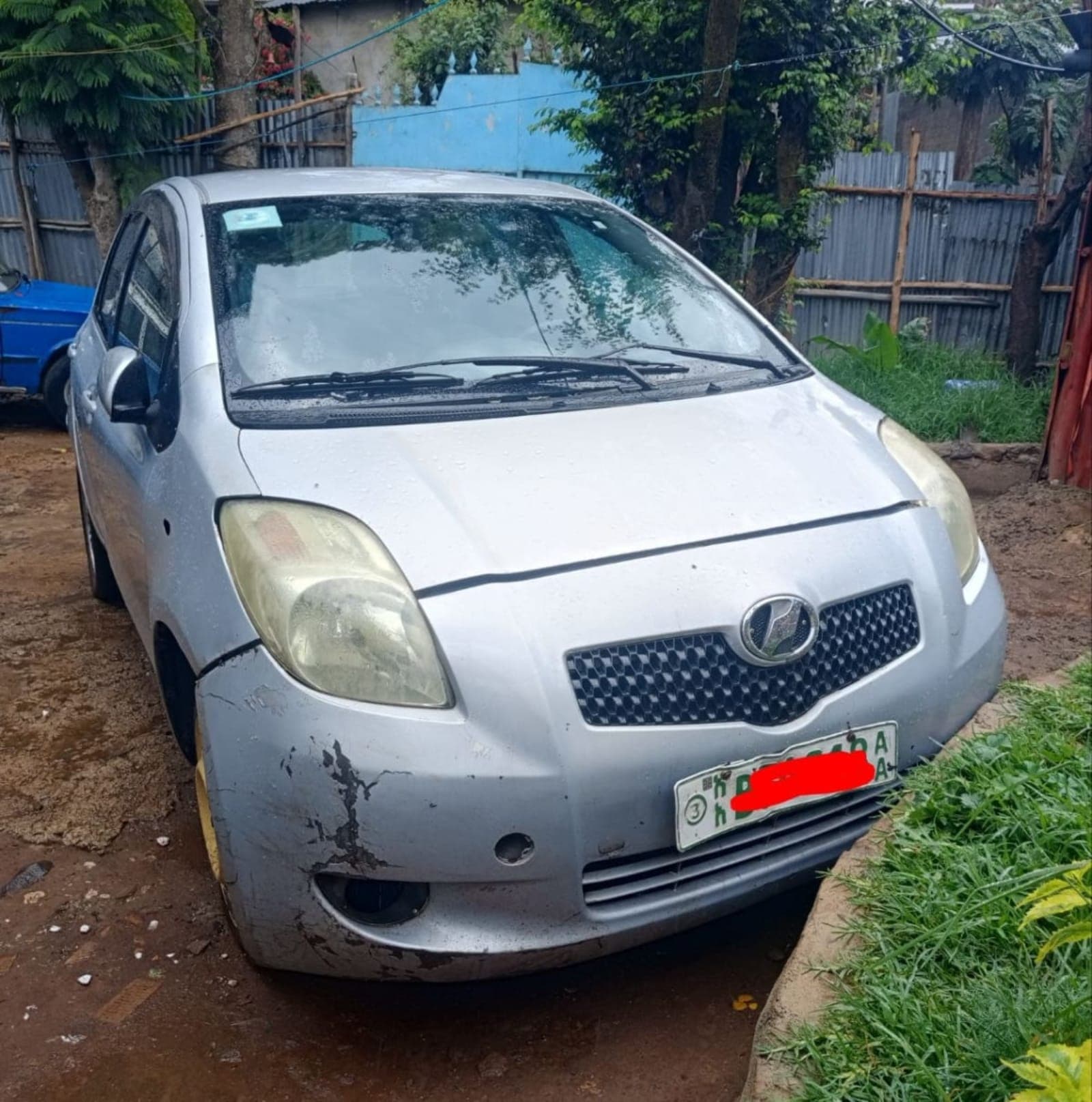 2005 Toyota Yaris Compact — photo 5