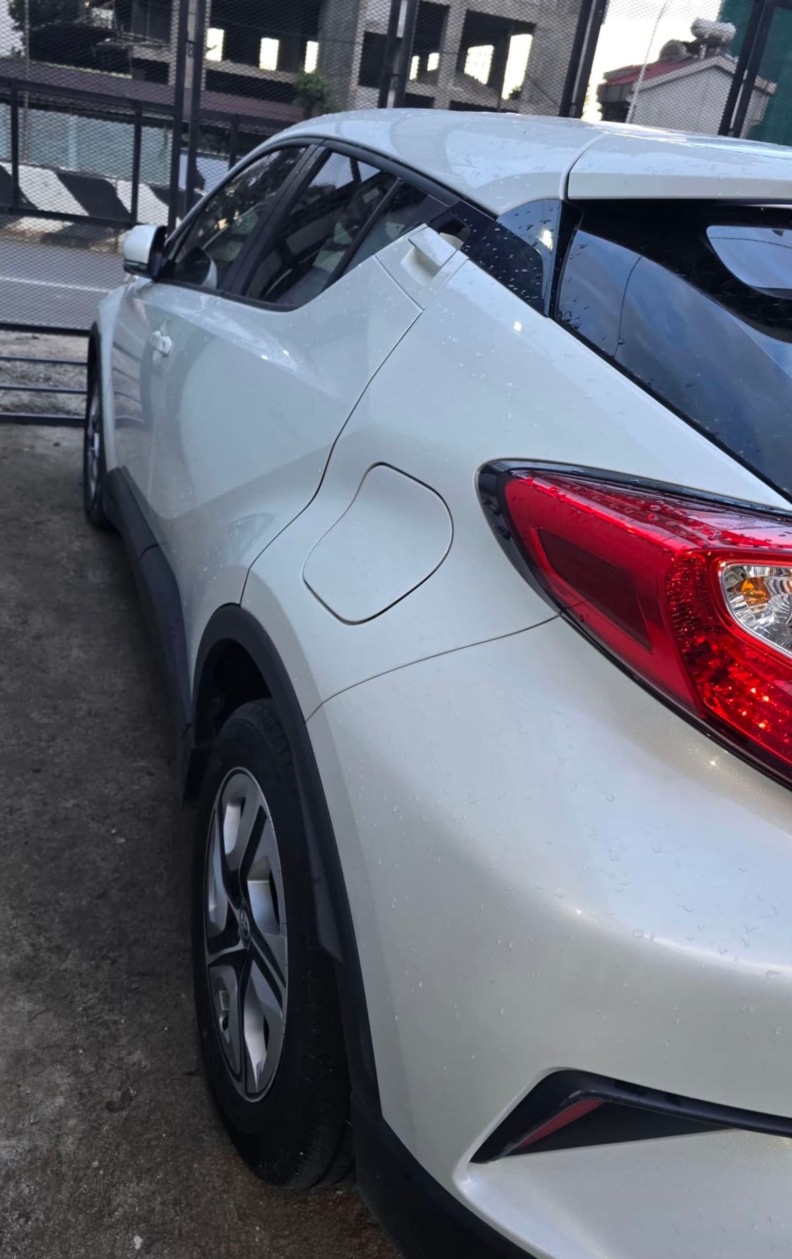 2022 Toyota C-HR EV — photo 3