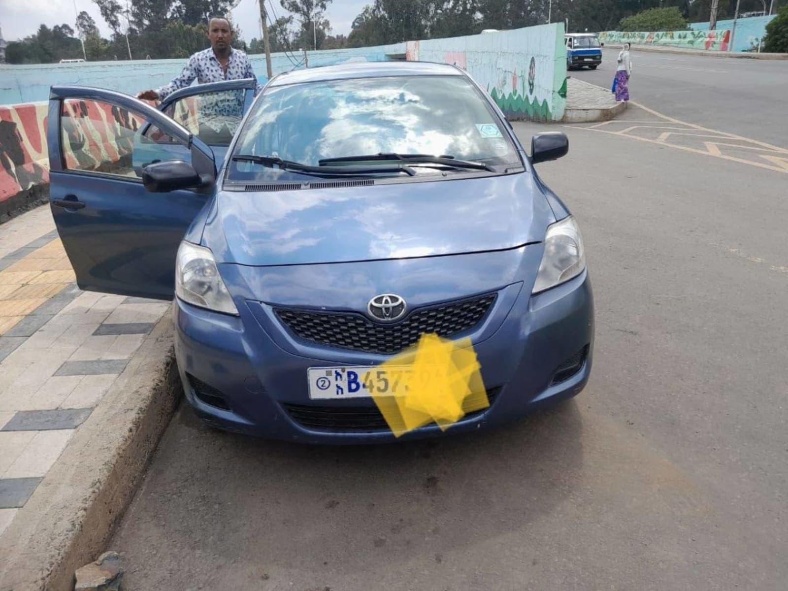2013 Toyota Yaris sedan — photo 6