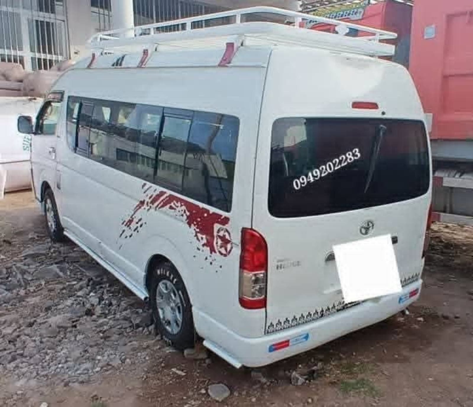 2014 Toyota Hiace — photo 4