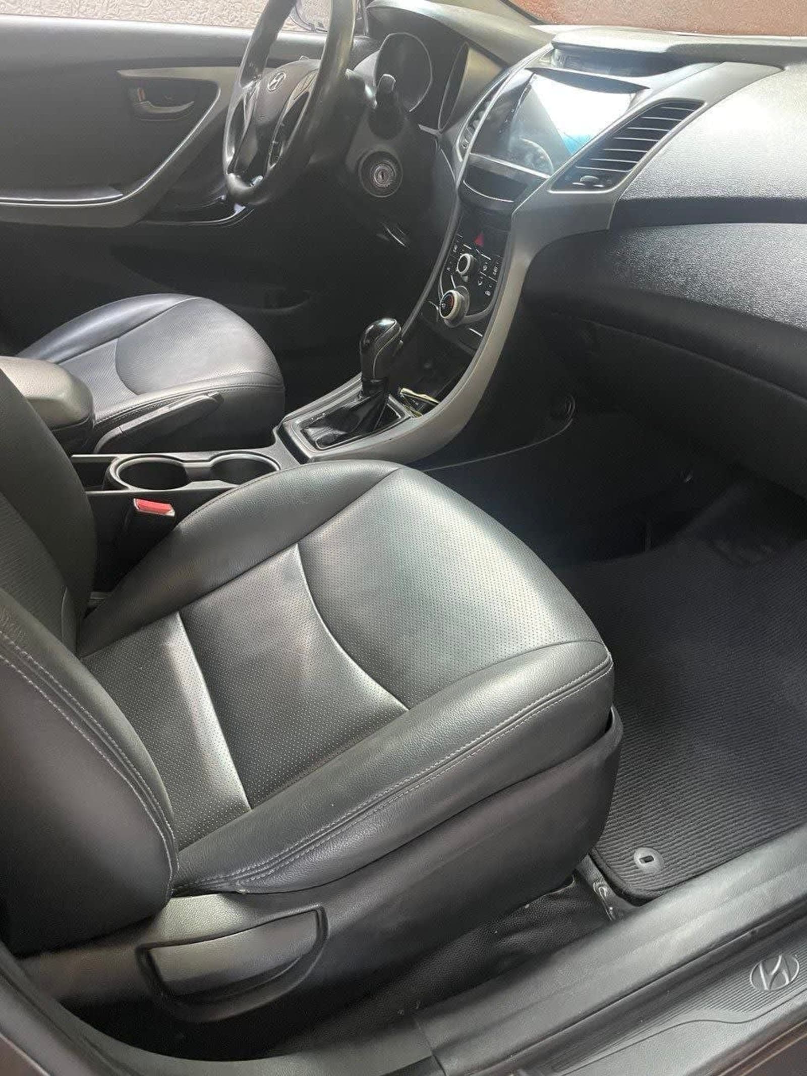 2015 Hyundai Elantra — photo 2