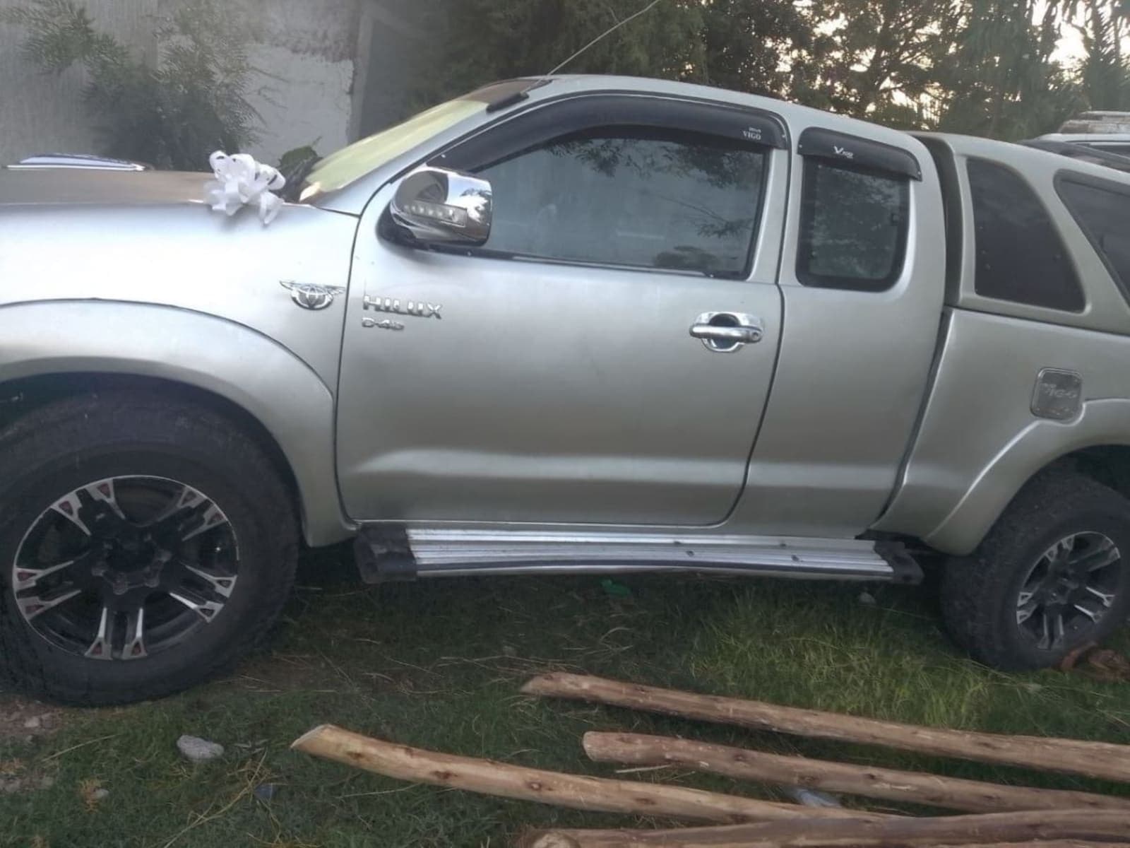 2007 Toyota Hilux Cen-Cab โ photo 3