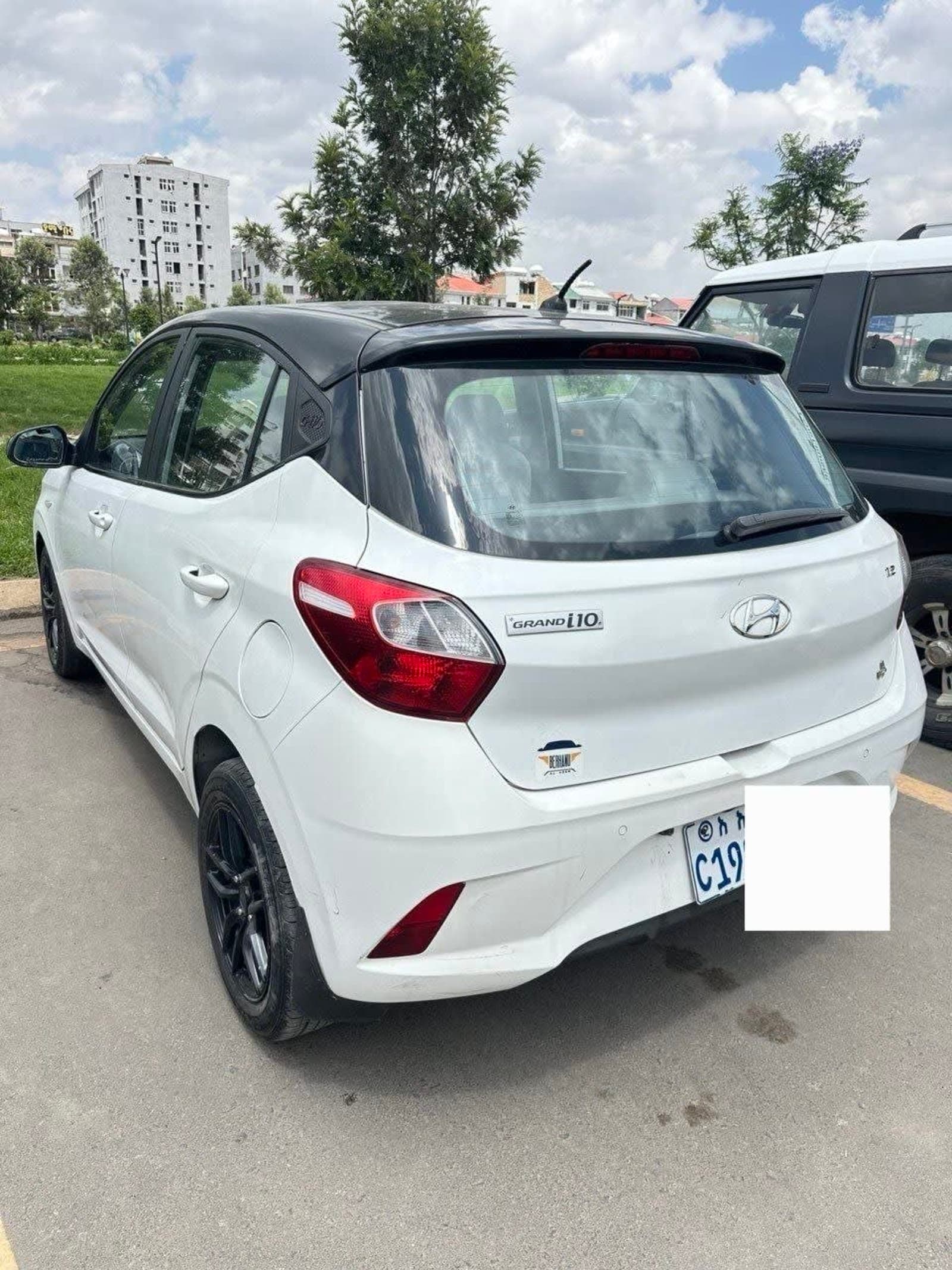 2022 Hyundai Grand i10 — photo 2