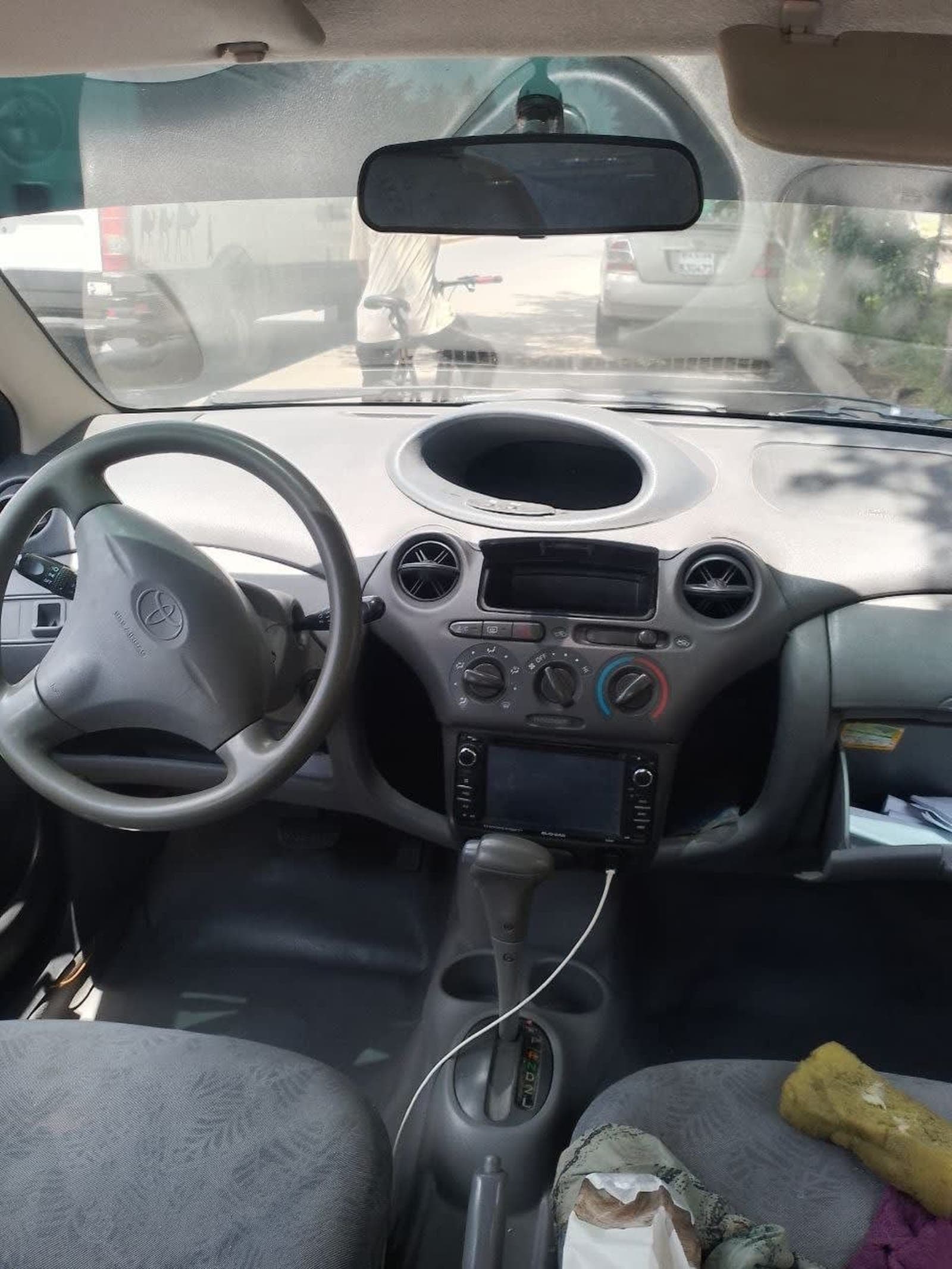 2001 Toyota Vitz — photo 2