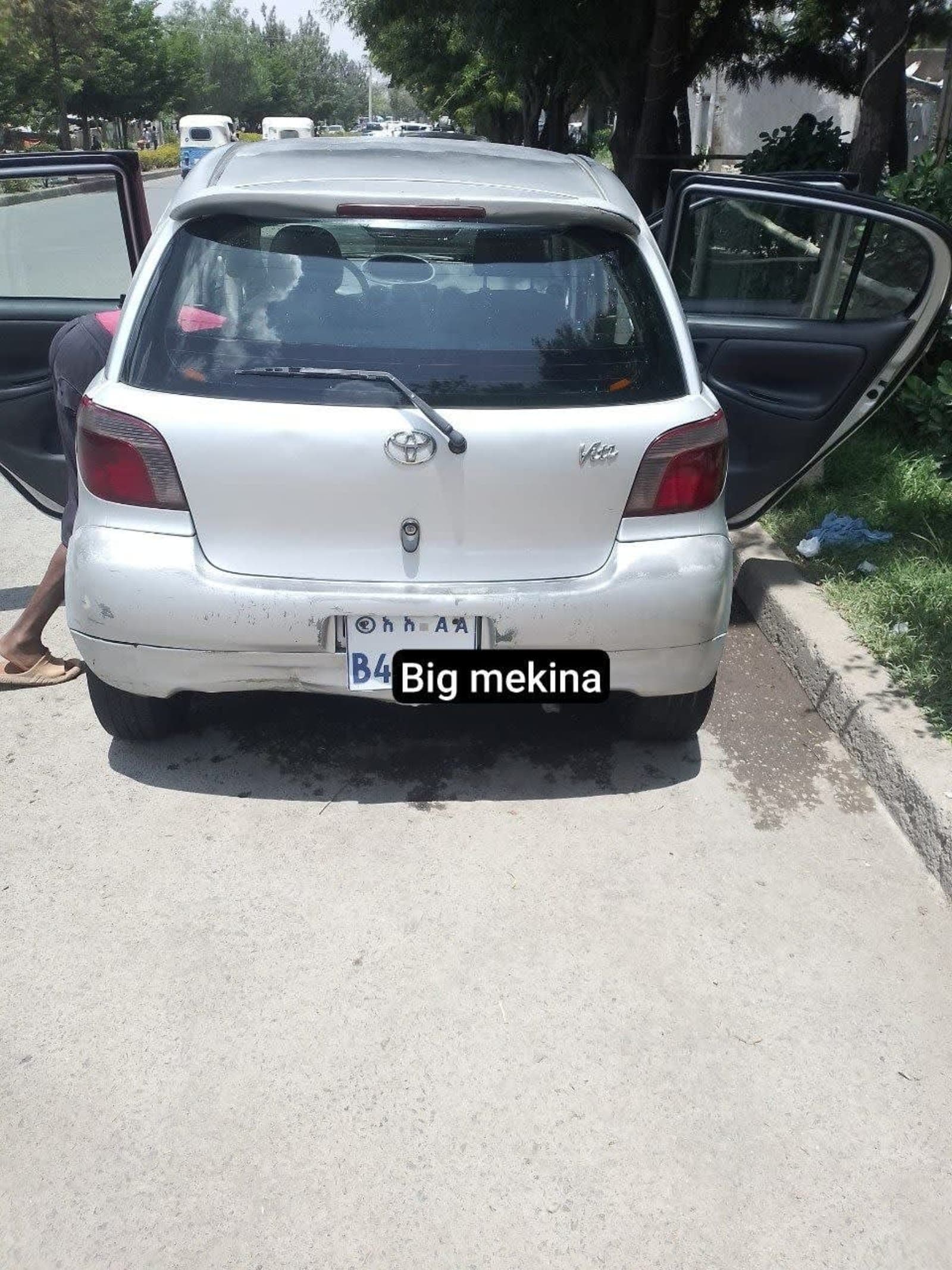 2001 Toyota Vitz — photo 5