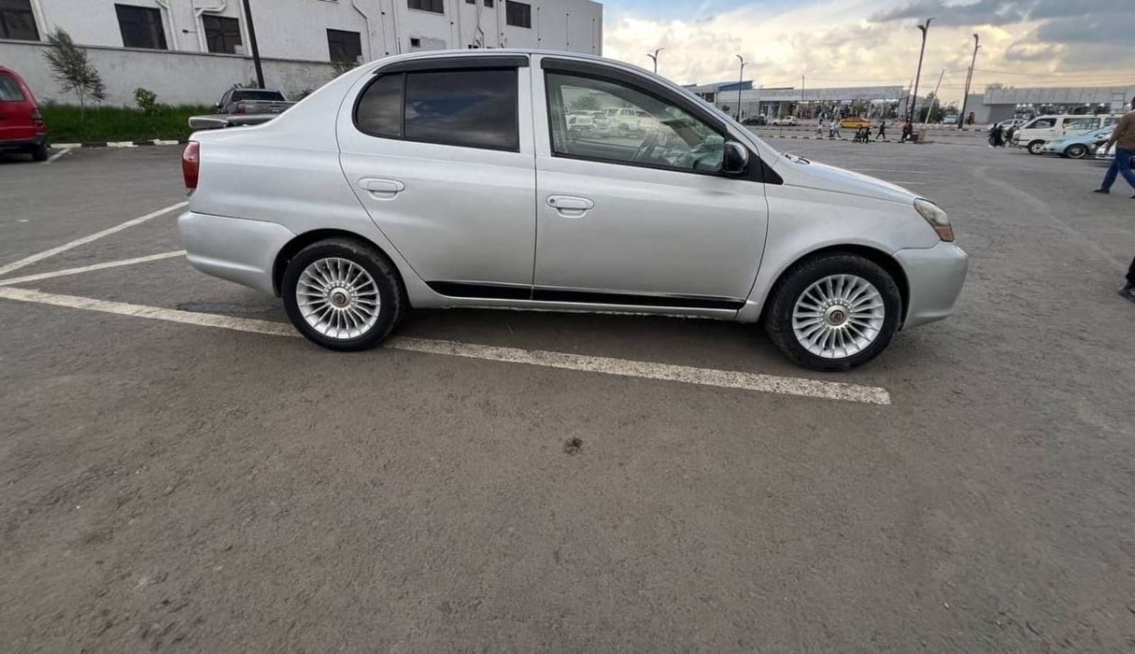 2005 Toyota Platz — photo 6