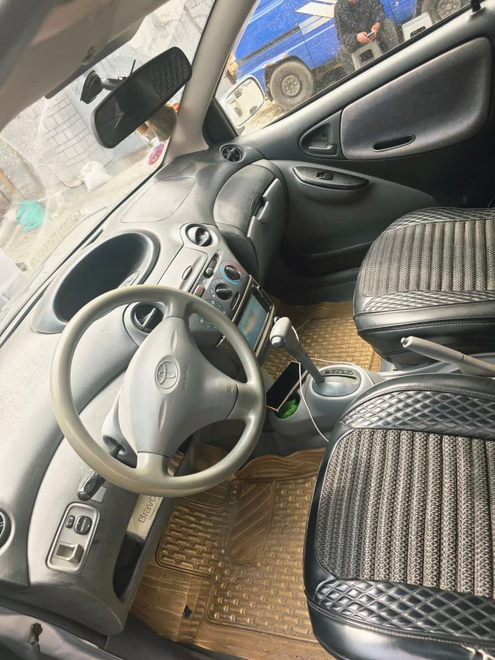 2001 Toyota Vitz