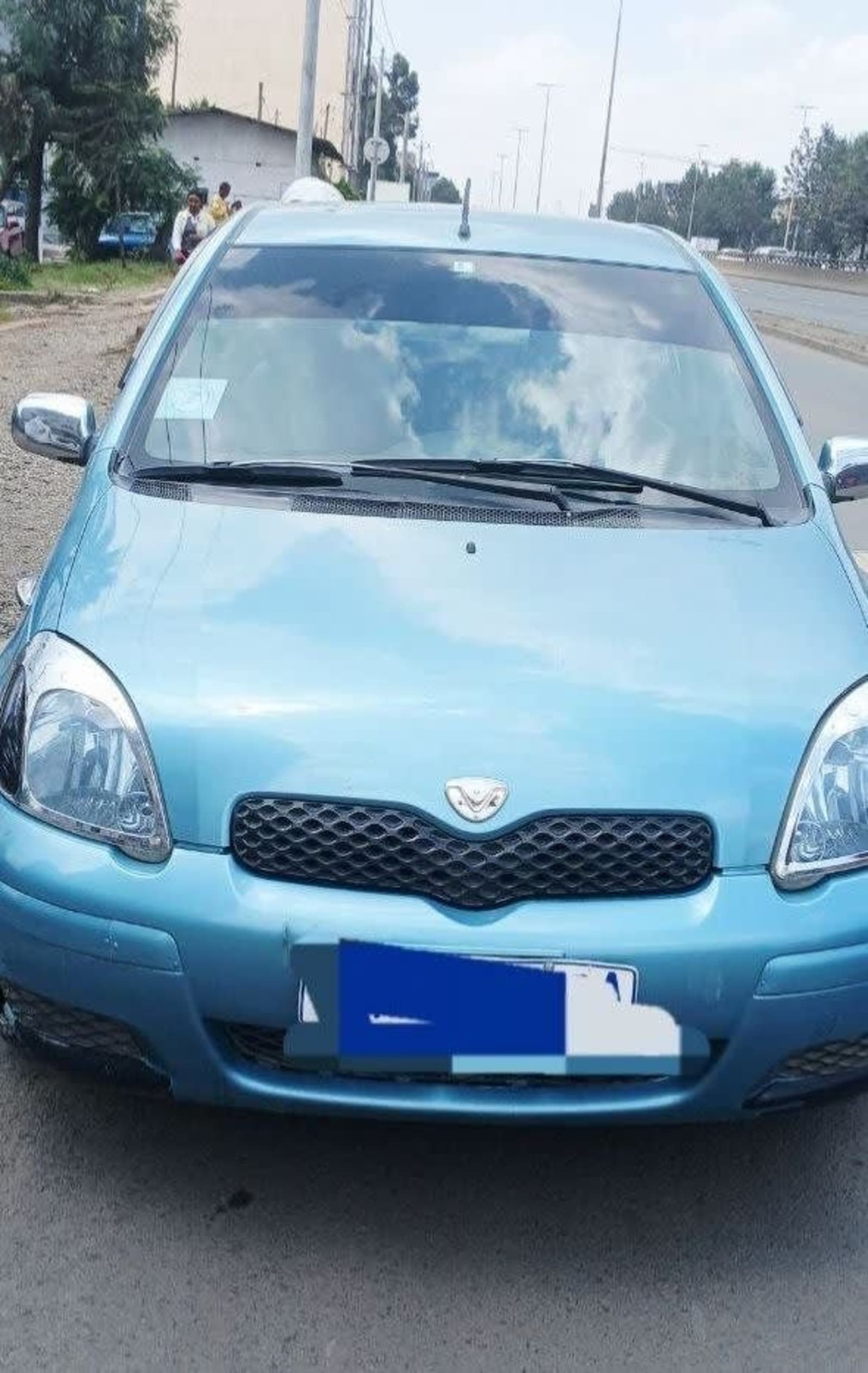 2002 Toyota Vitz — photo 4