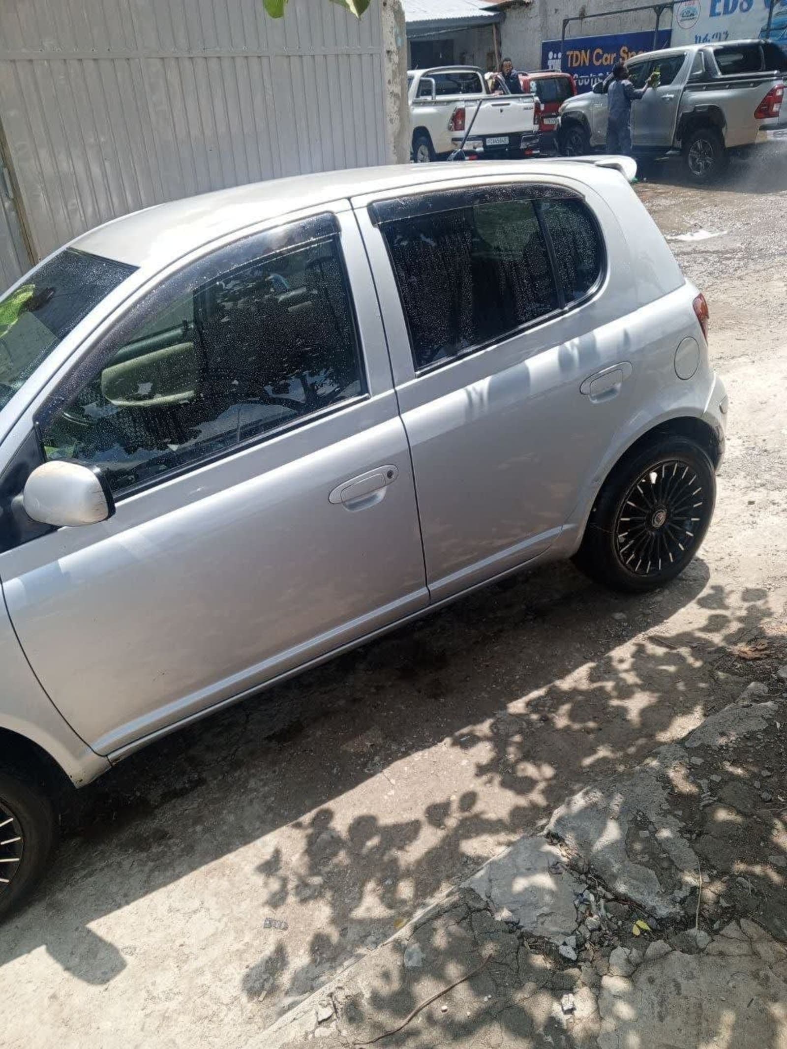 2004 Toyota Vitz — photo 2