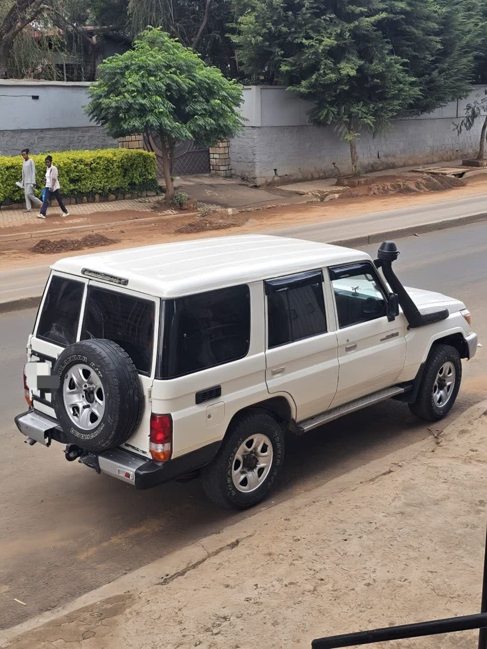 2012 Toyota Land Cruiser Mark II Hardtop — photo 2