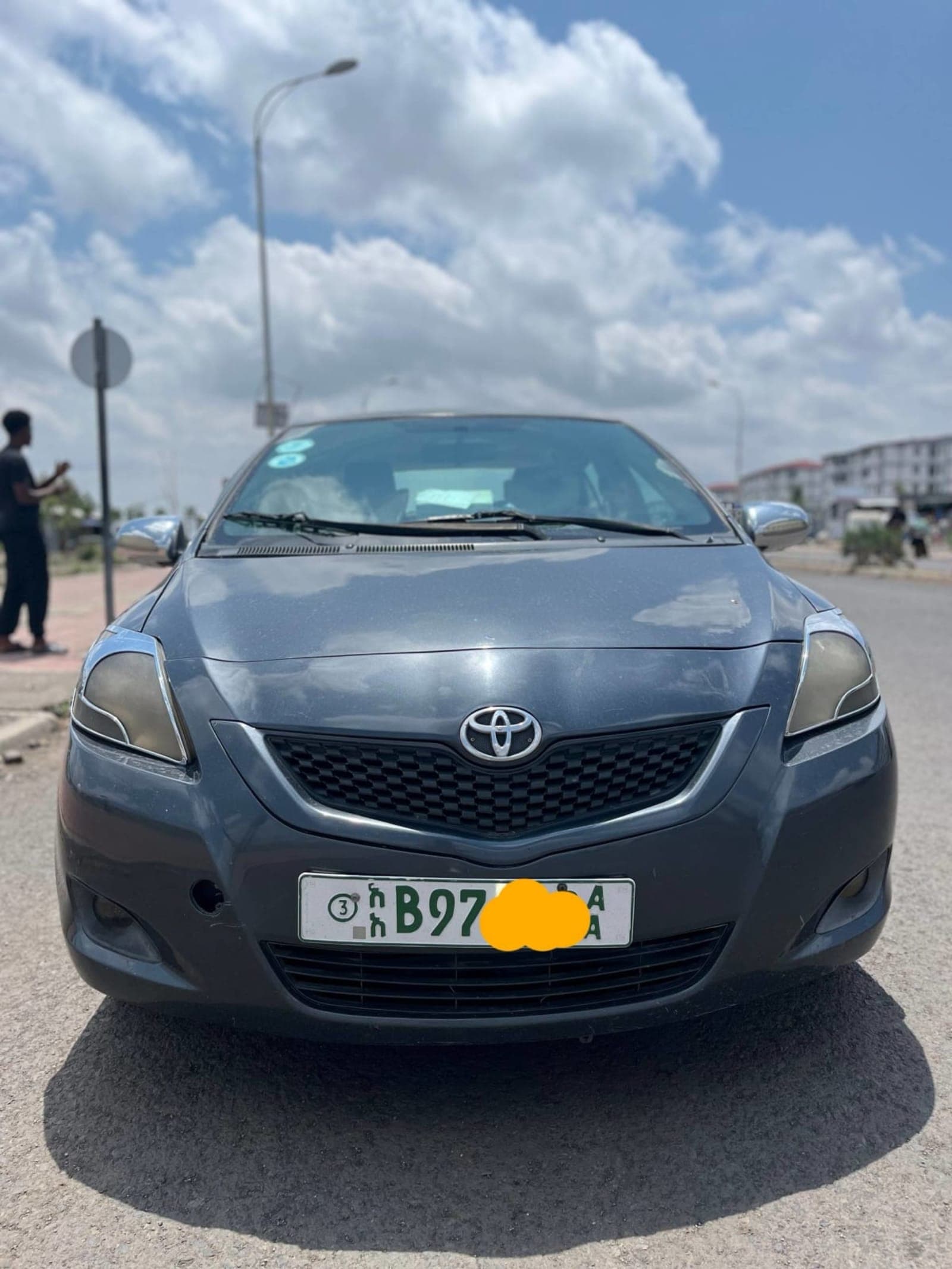 2009 Toyota Yaris Sedan — photo 8