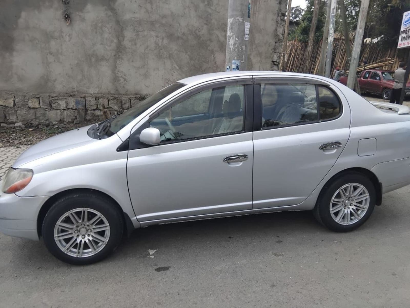 2005 Toyota Platz — photo 4