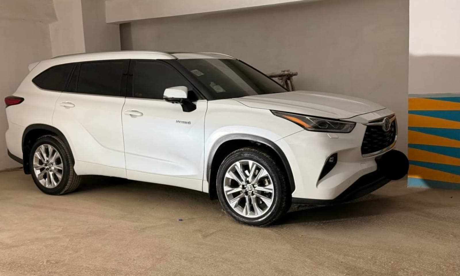 2024 Toyota Highlander Hybrid Limited — photo 4
