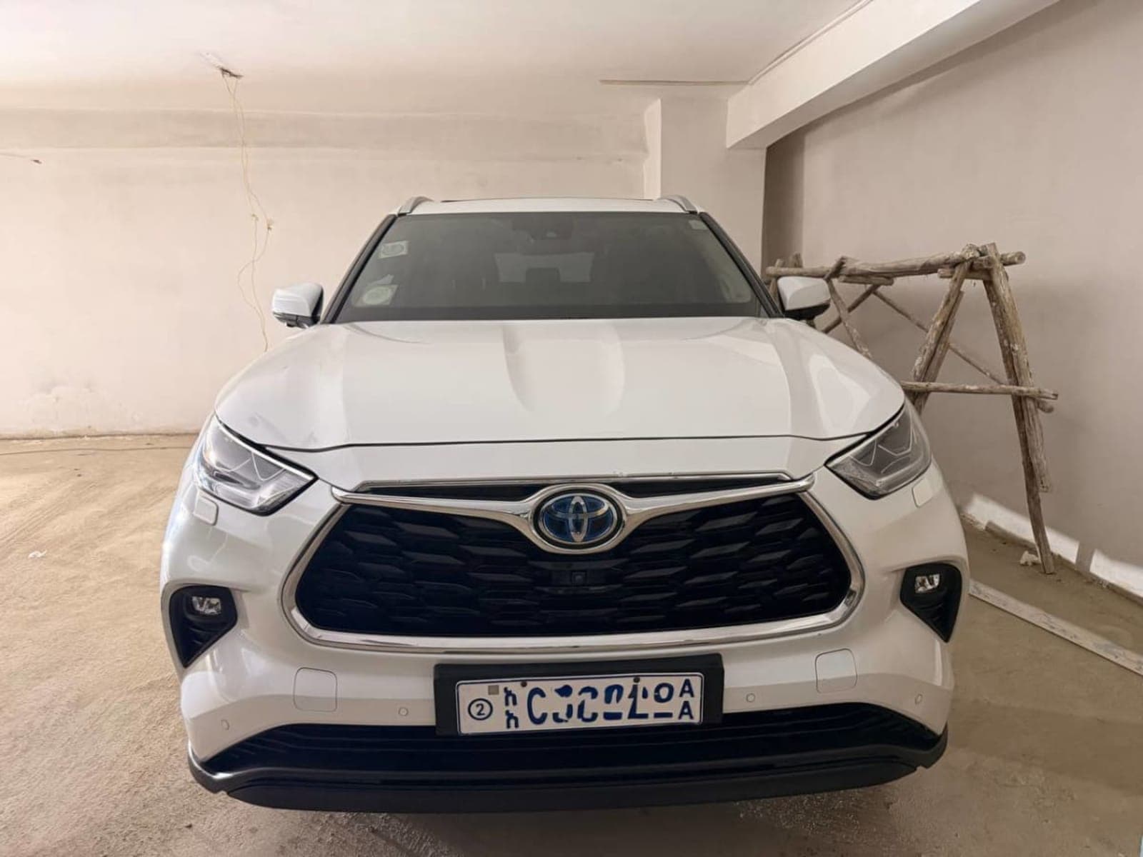 2024 Toyota Highlander Hybrid Limited — photo 8