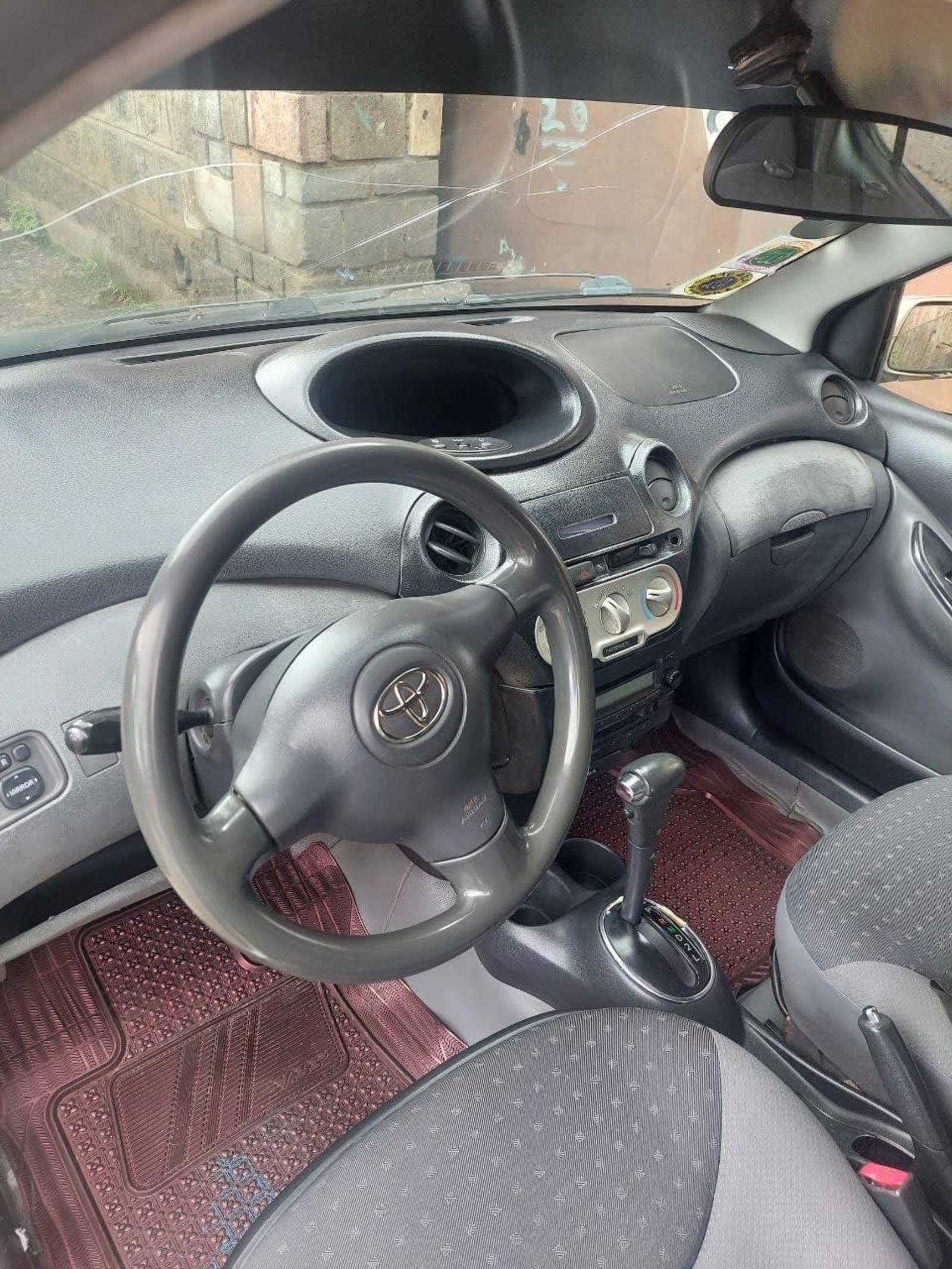 2004 Toyota Vitz
