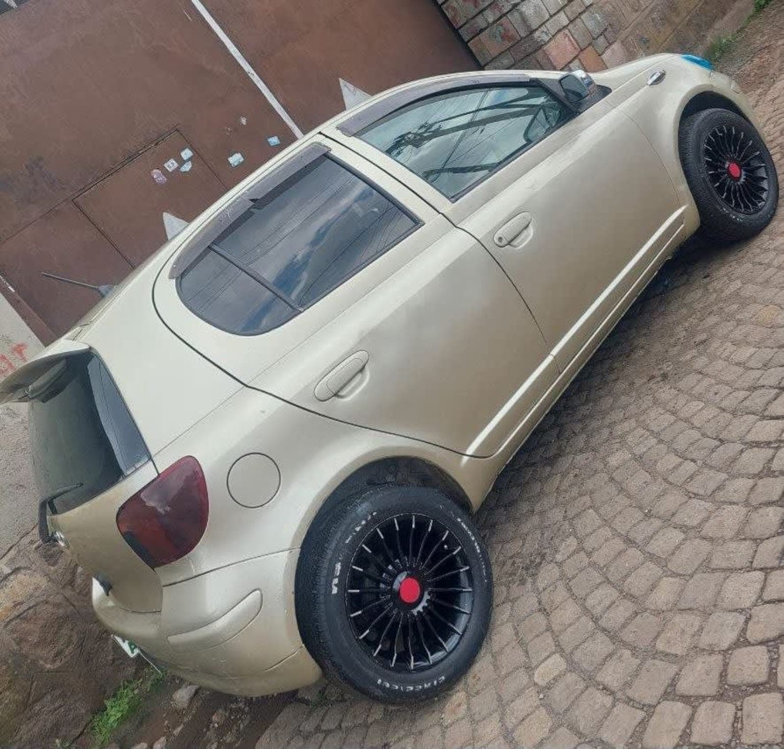 2004 Toyota Vitz — photo 6