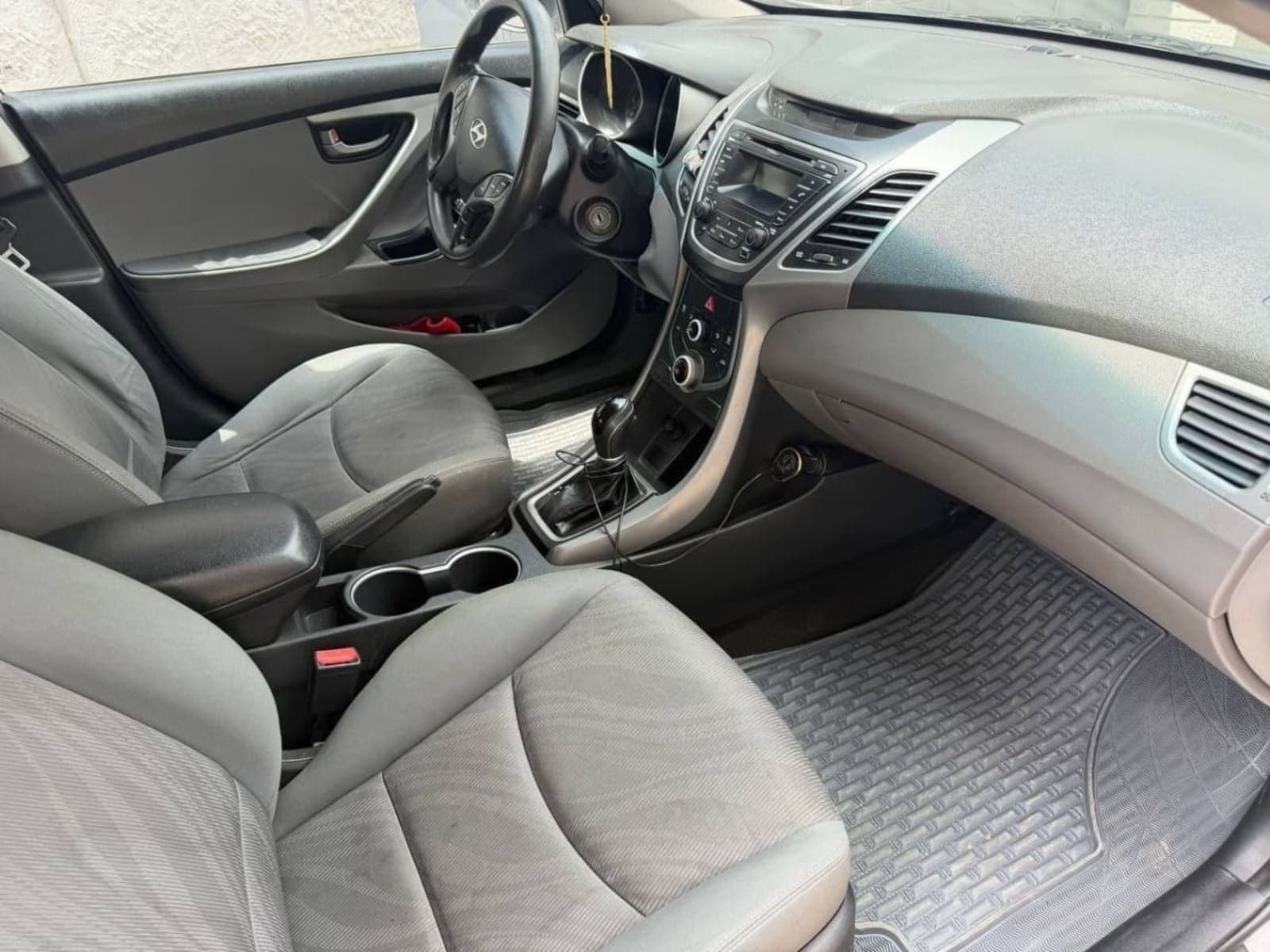 2015 Hyundai Elantra — photo 2