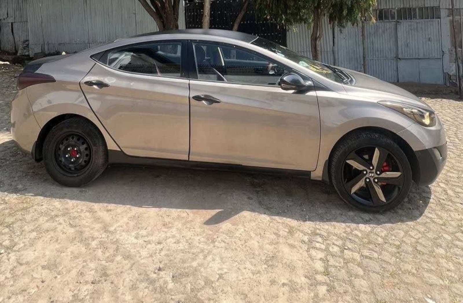 2012 Hyundai Elentra — photo 8