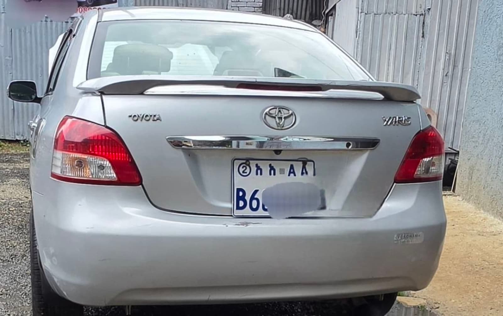 2010 Toyota Yaris Belta — photo 3