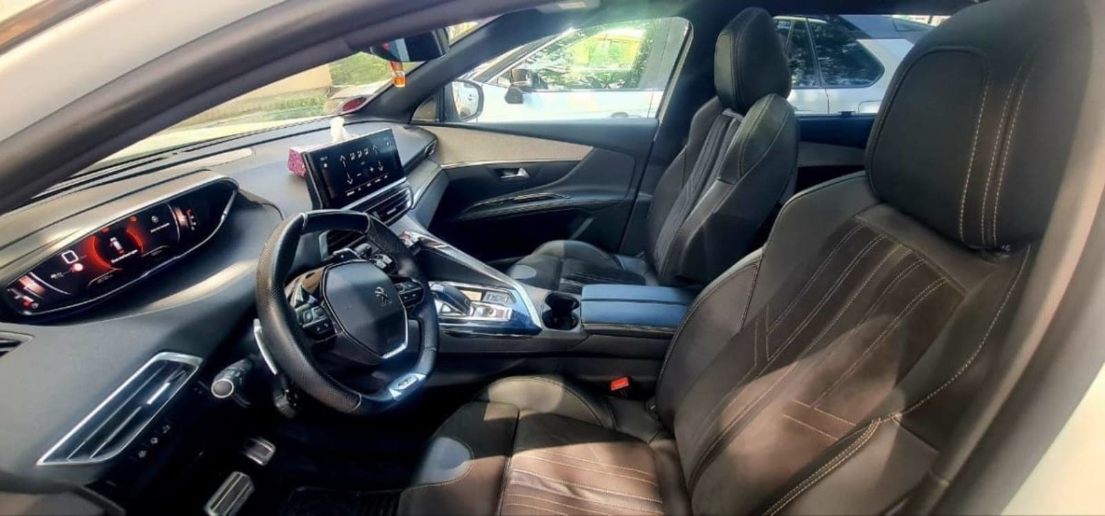 2021 Peugeot 5008 — photo 2