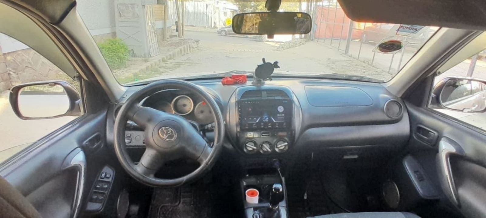 2005 Toyota RAV4 — photo 4