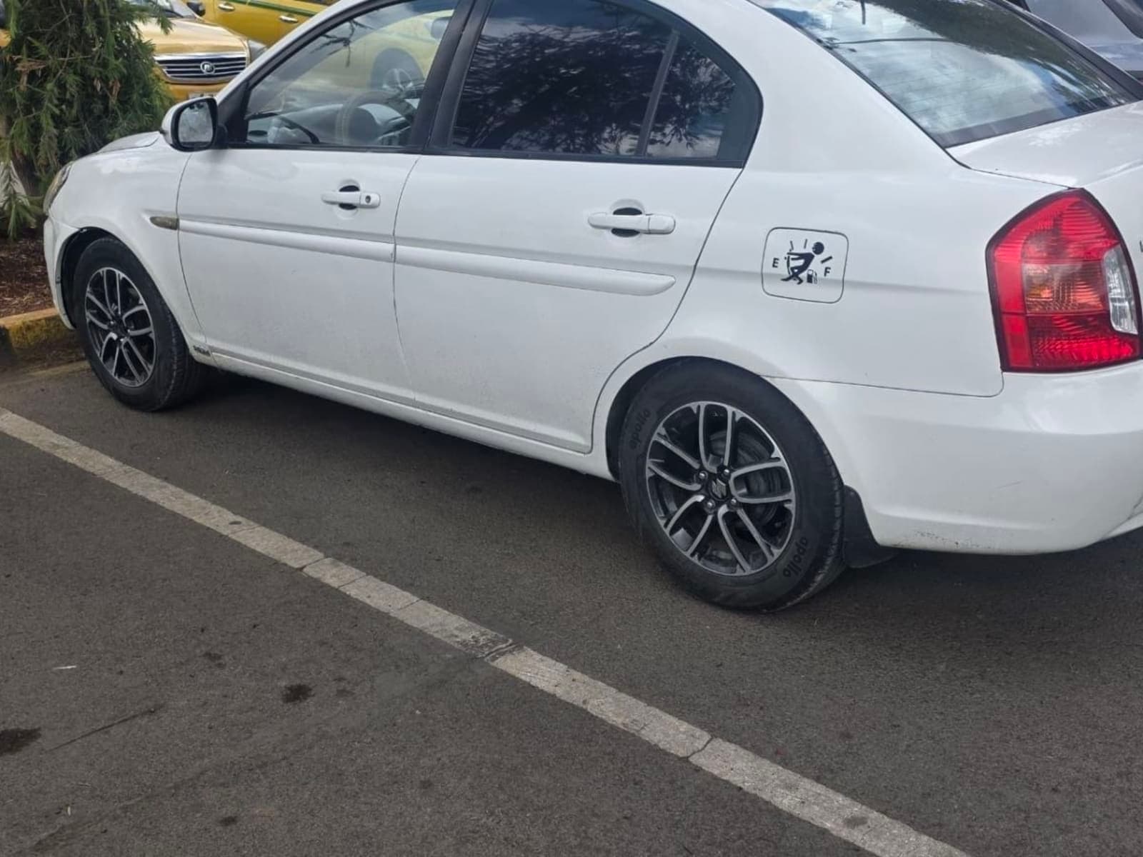 2010 Hyundai Accent โ photo 3