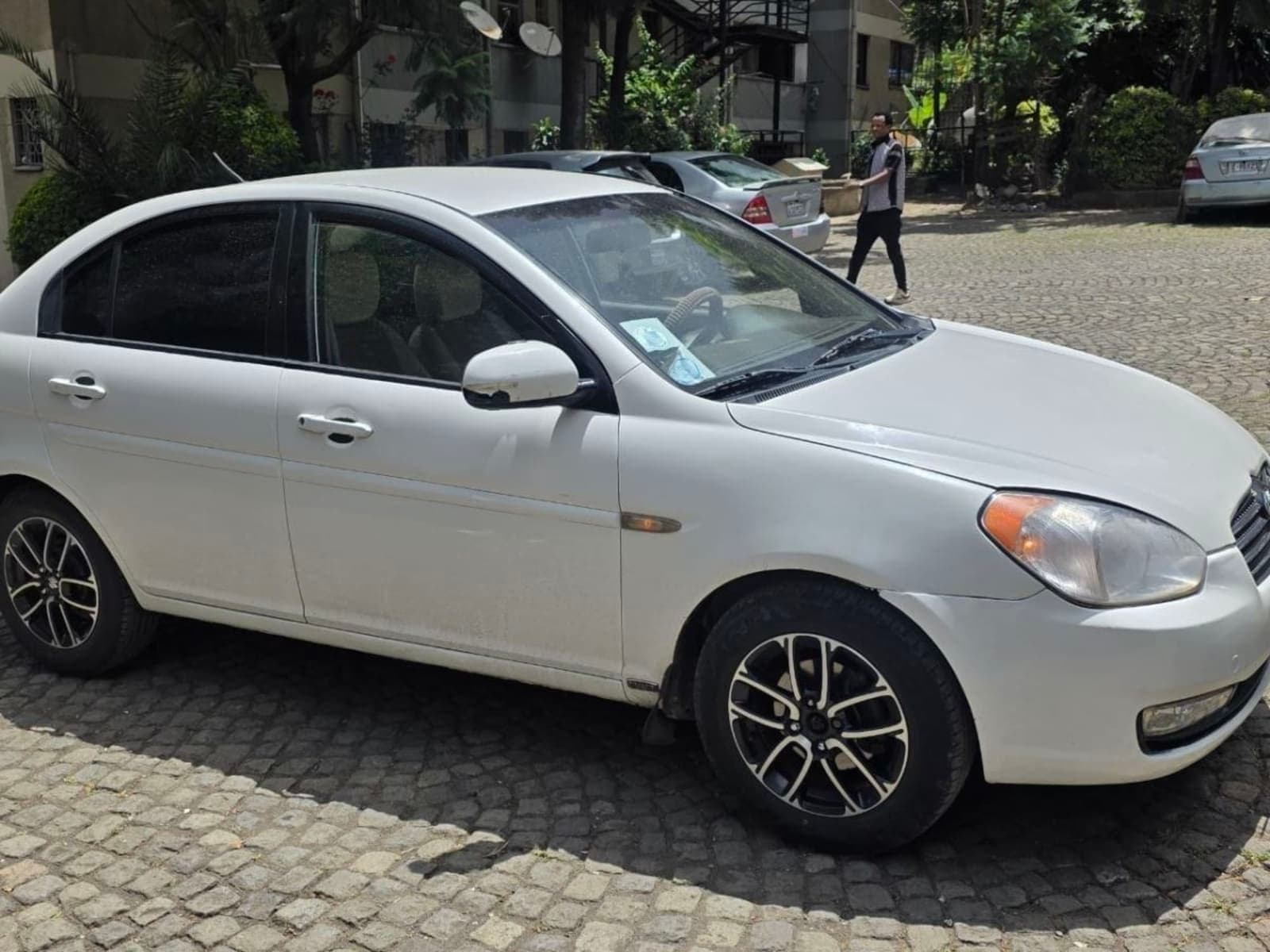2010 Hyundai Accent โ photo 4
