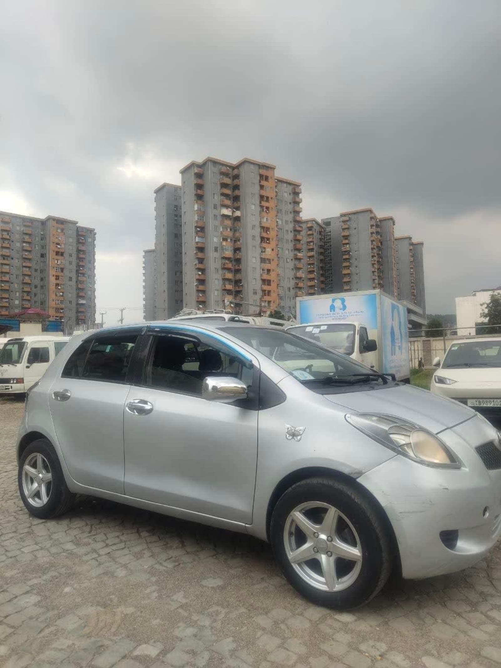 2005 Toyota Compact Yaris — photo 2