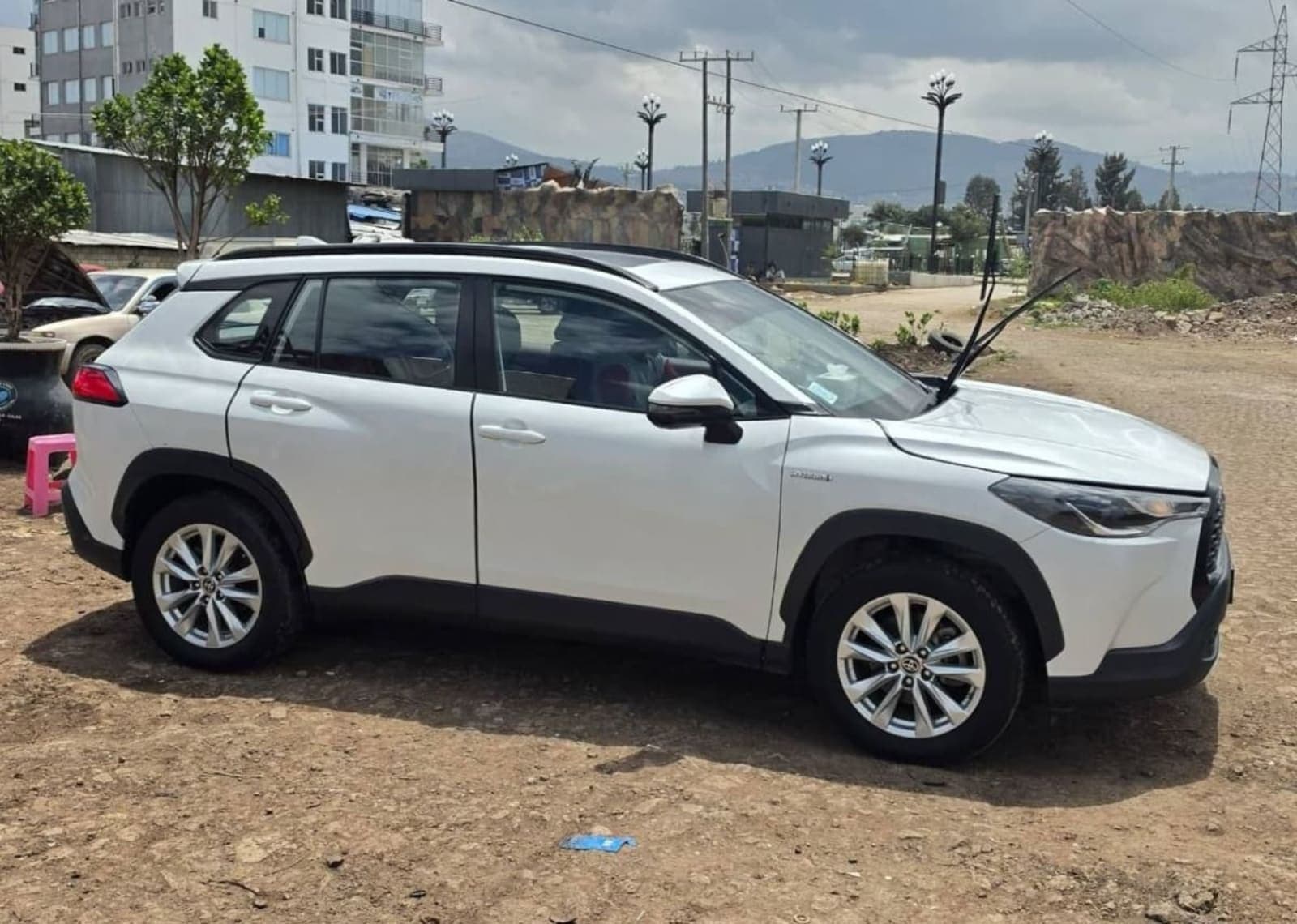 2023 Toyota Corolla Cross Hybrid — photo 4