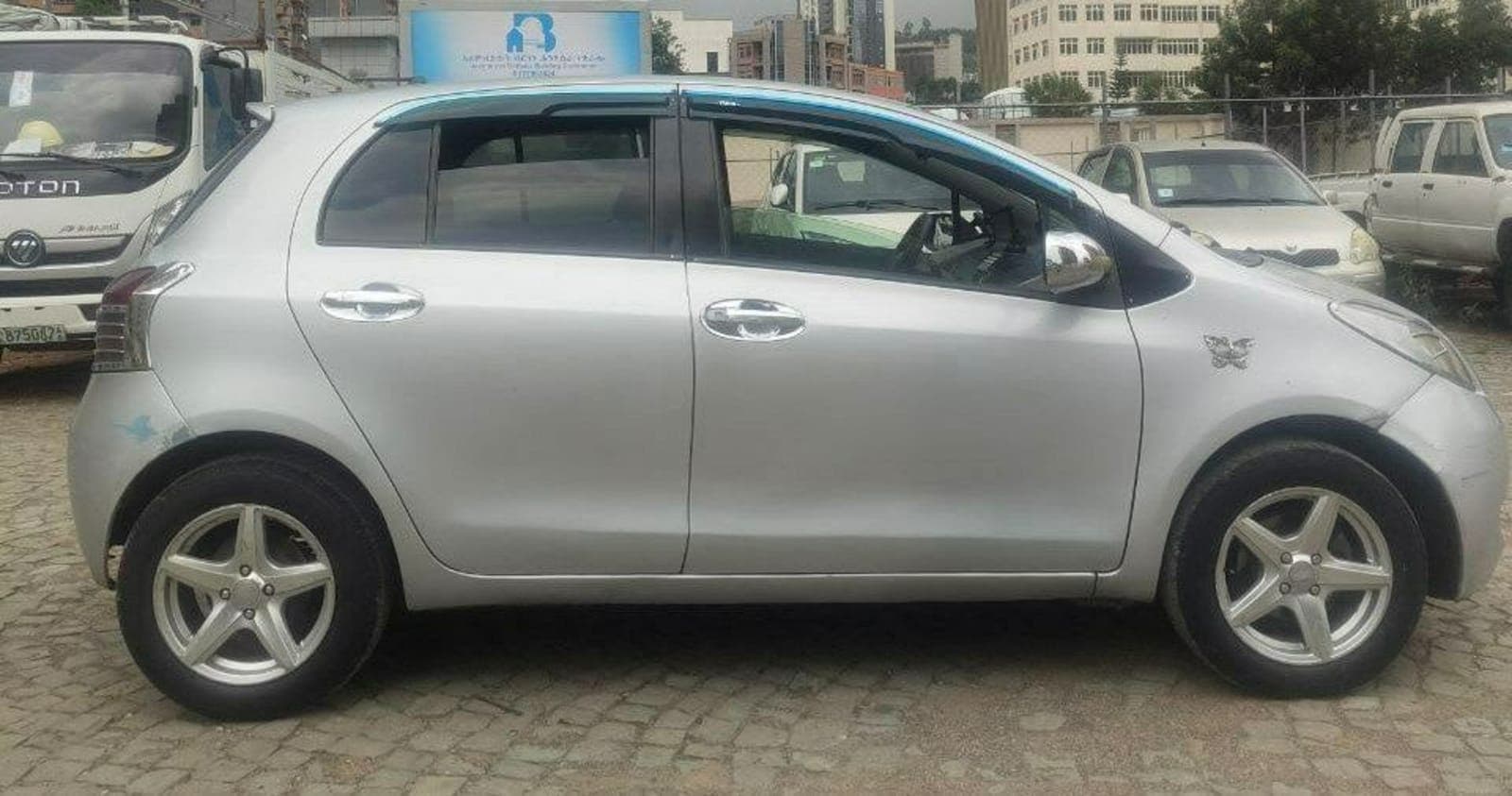 2005 Toyota Yaris Compact — photo 3