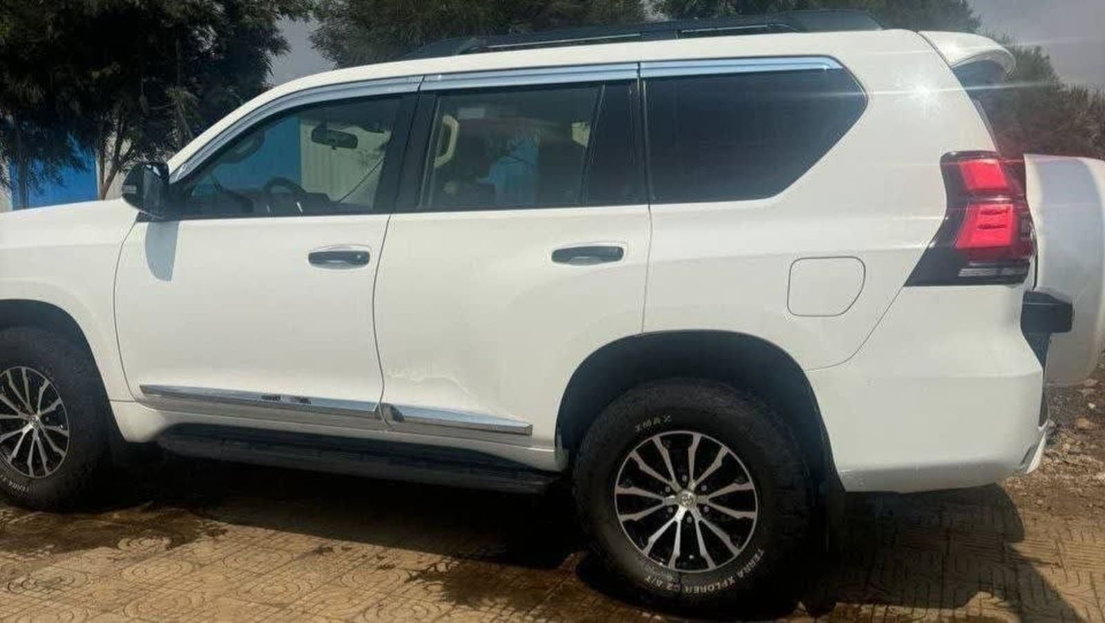 2018 Toyota Land-cruiser Prado — photo 3